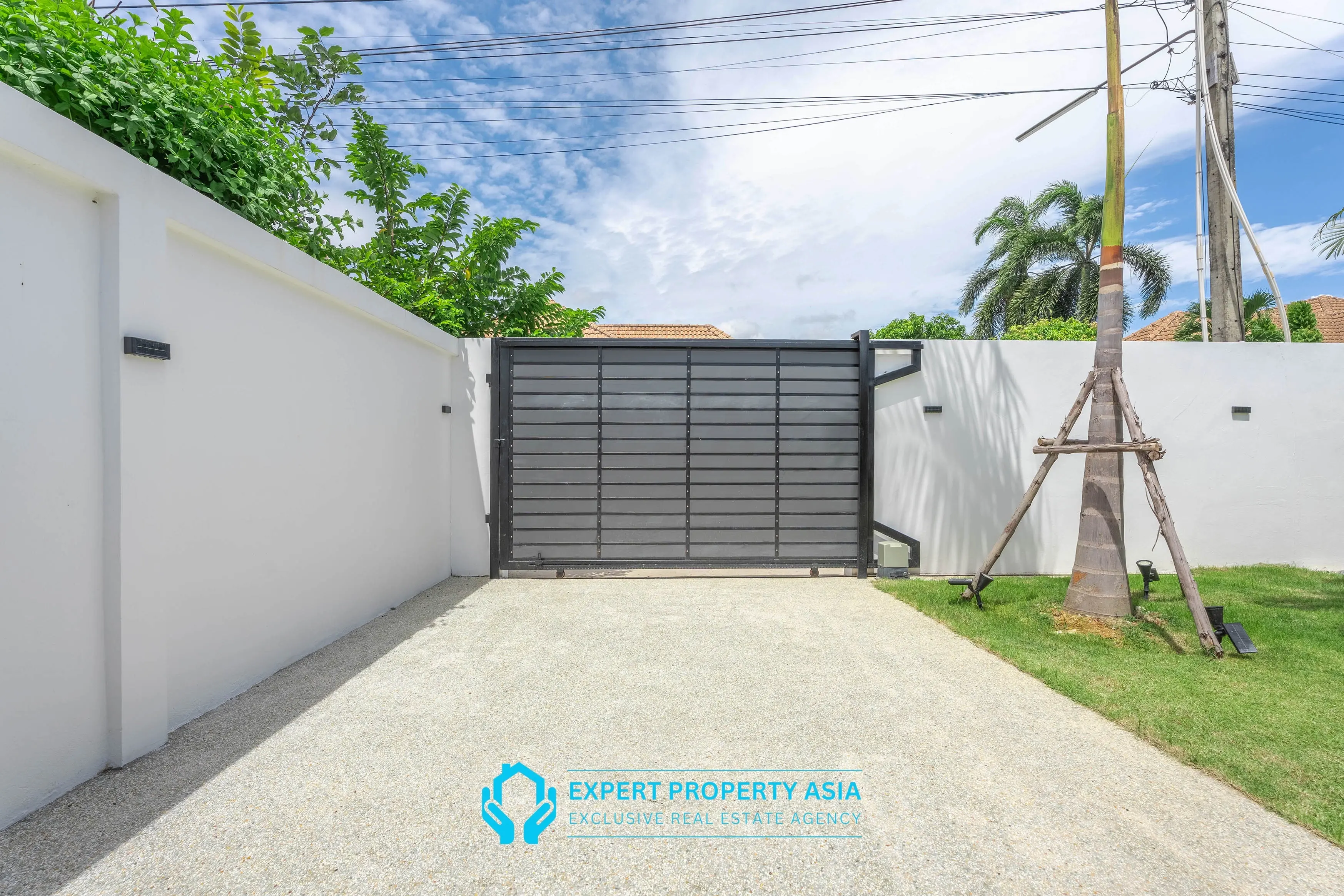 Modern 5-Bedroom Pool Villa in Prime Jomtien Location – Ideal for Family Living or Investment