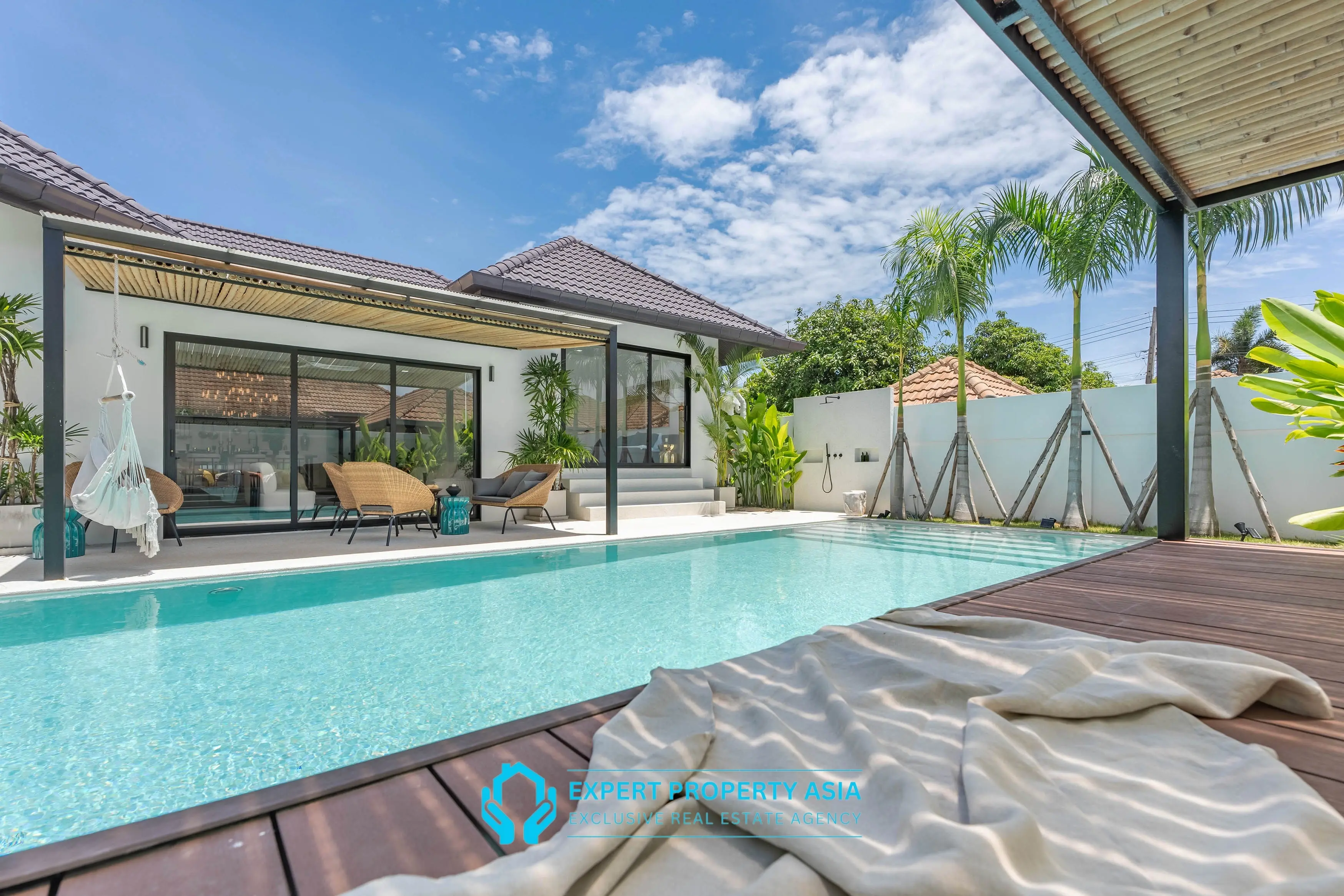 Modern 5-Bedroom Pool Villa in Prime Jomtien Location – Ideal for Family Living or Investment