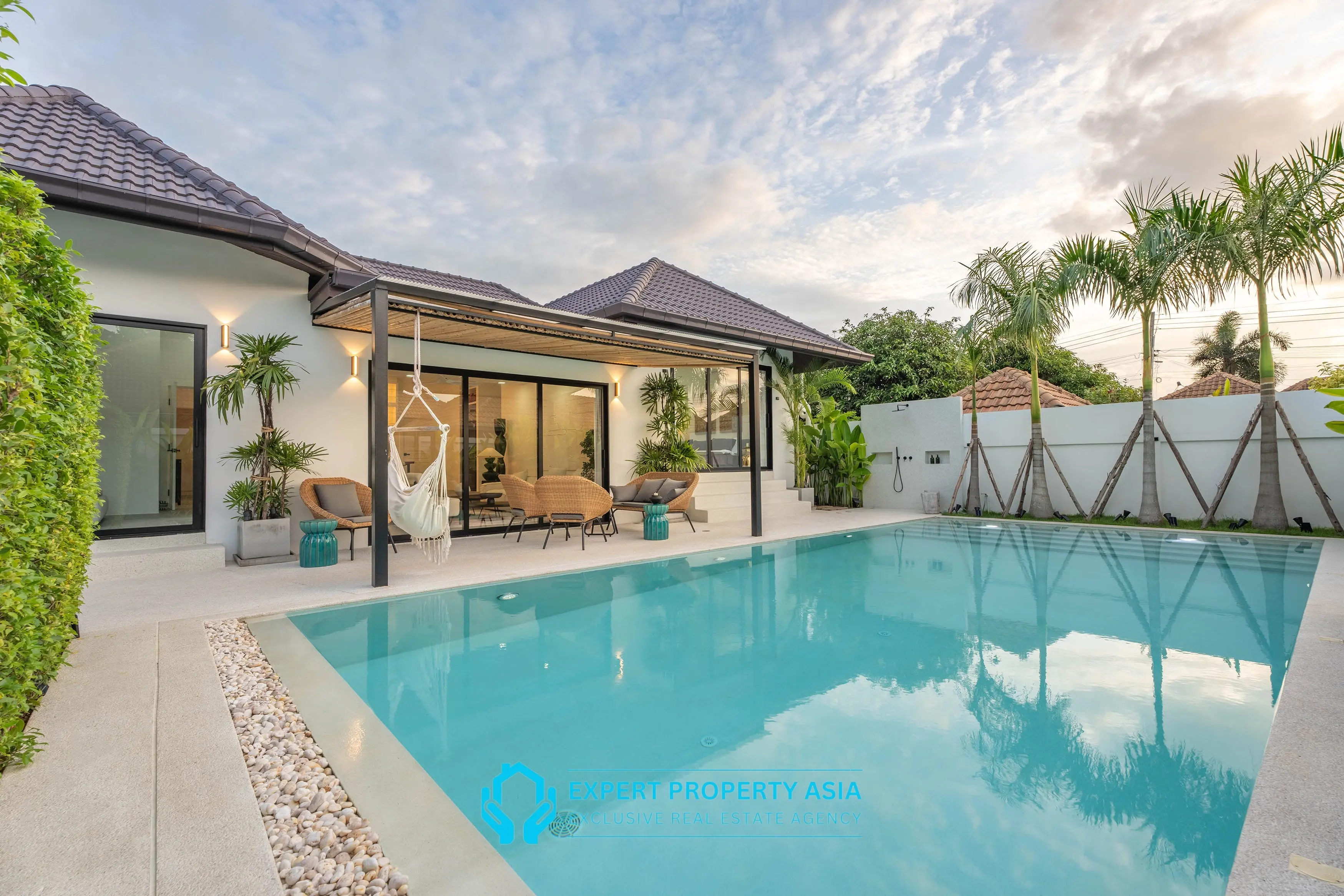 Modern 5-Bedroom Pool Villa in Prime Jomtien Location – Ideal for Family Living or Investment
