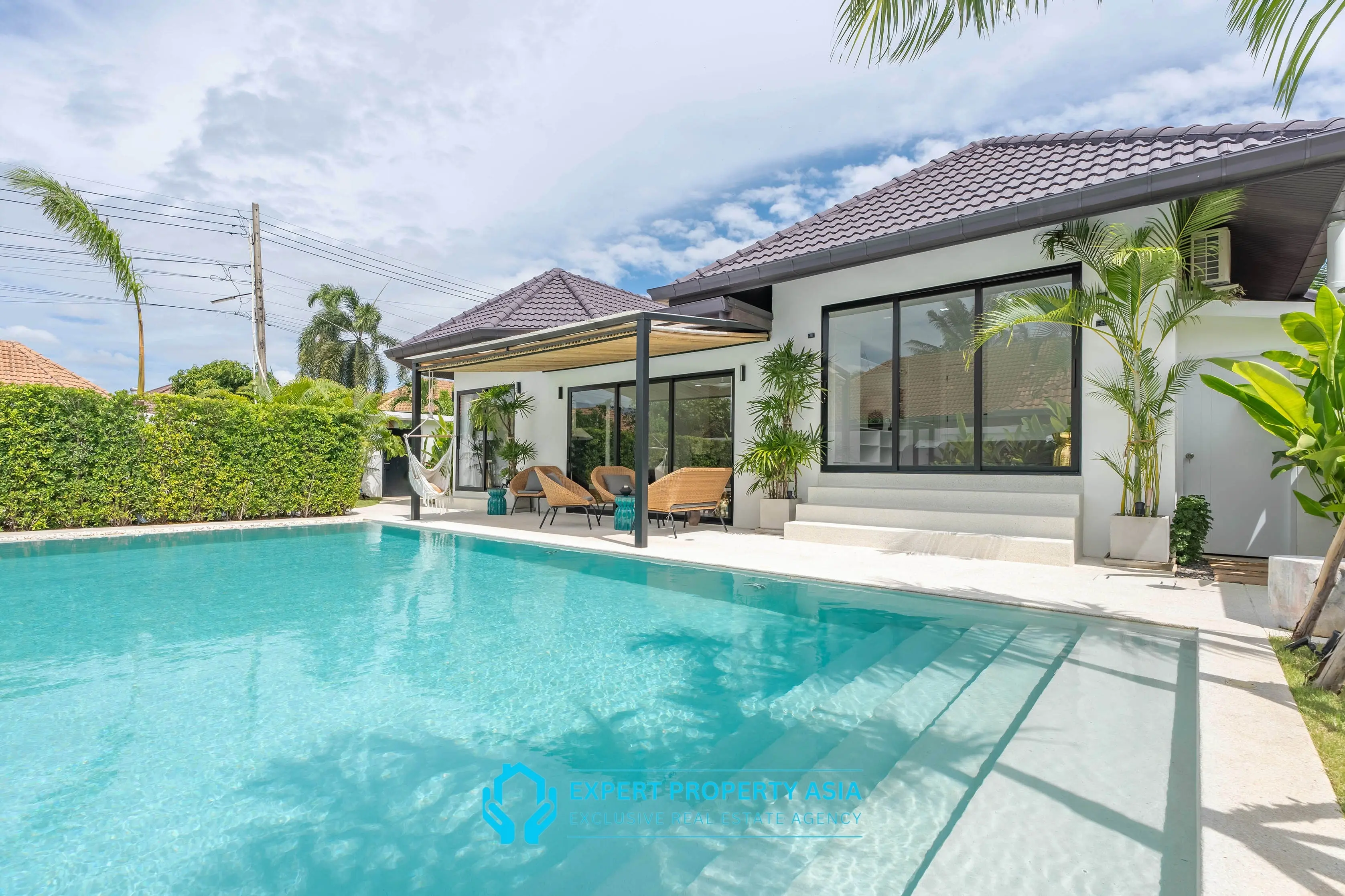Modern 5-Bedroom Pool Villa in Prime Jomtien Location – Ideal for Family Living or Investment