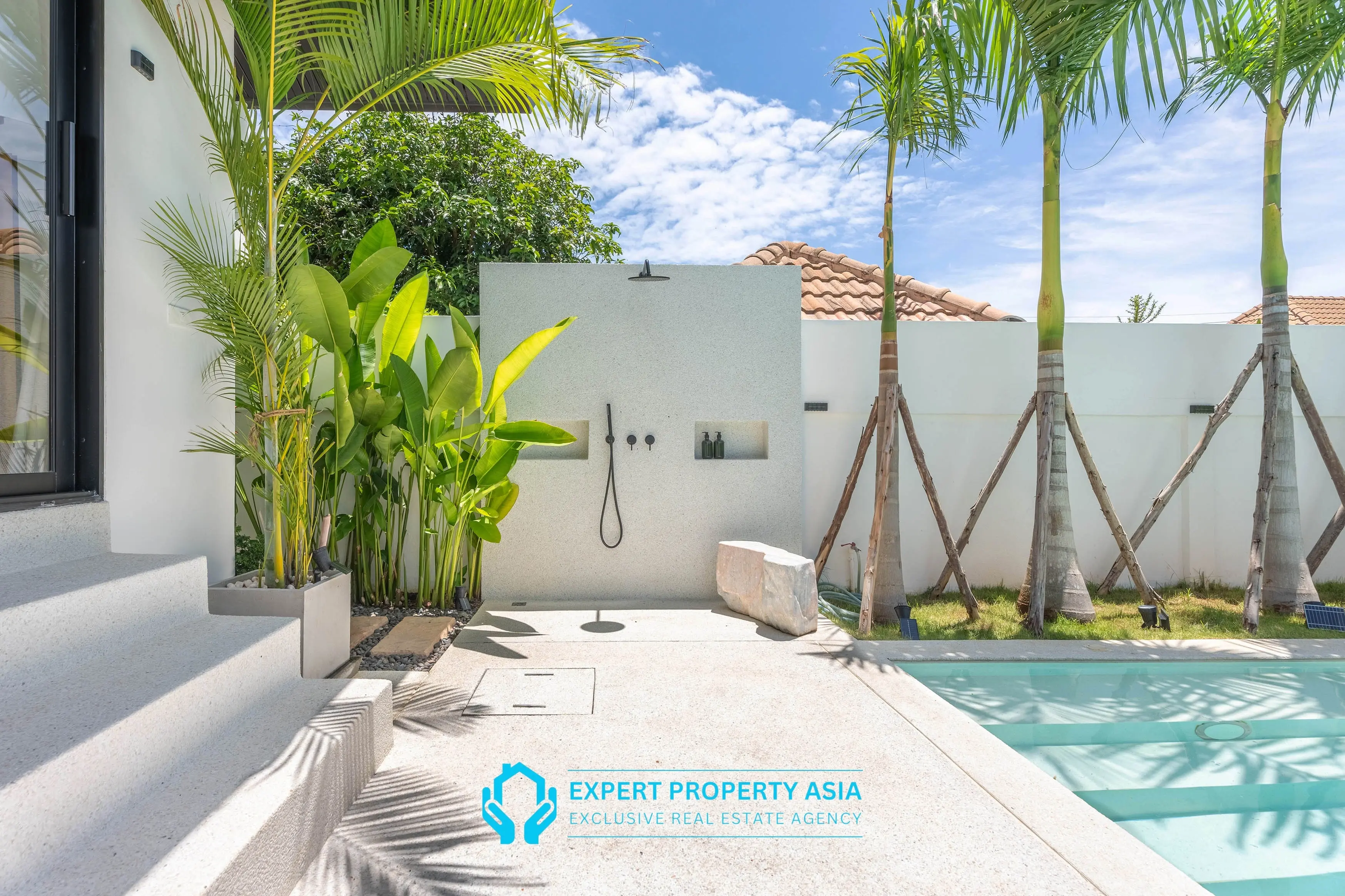 Modern 5-Bedroom Pool Villa in Prime Jomtien Location – Ideal for Family Living or Investment