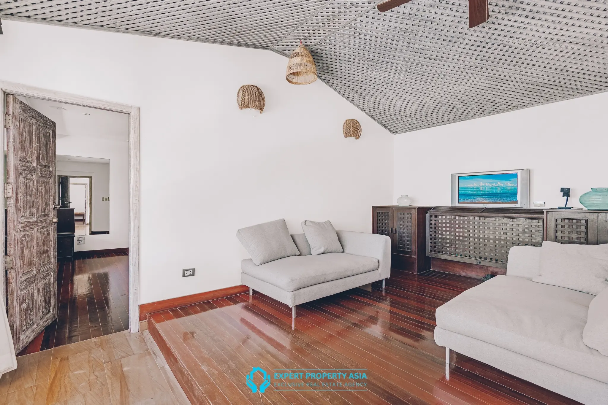 "Exclusive Luxury Beachfront Villa – Just 50 Meters from the Sea in Koh Samui"