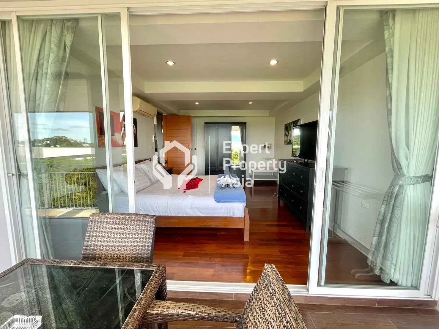 Superbe condo d'une chambre avec vue imprenable sur la mer dans un emplacement privilégié à Choengmon