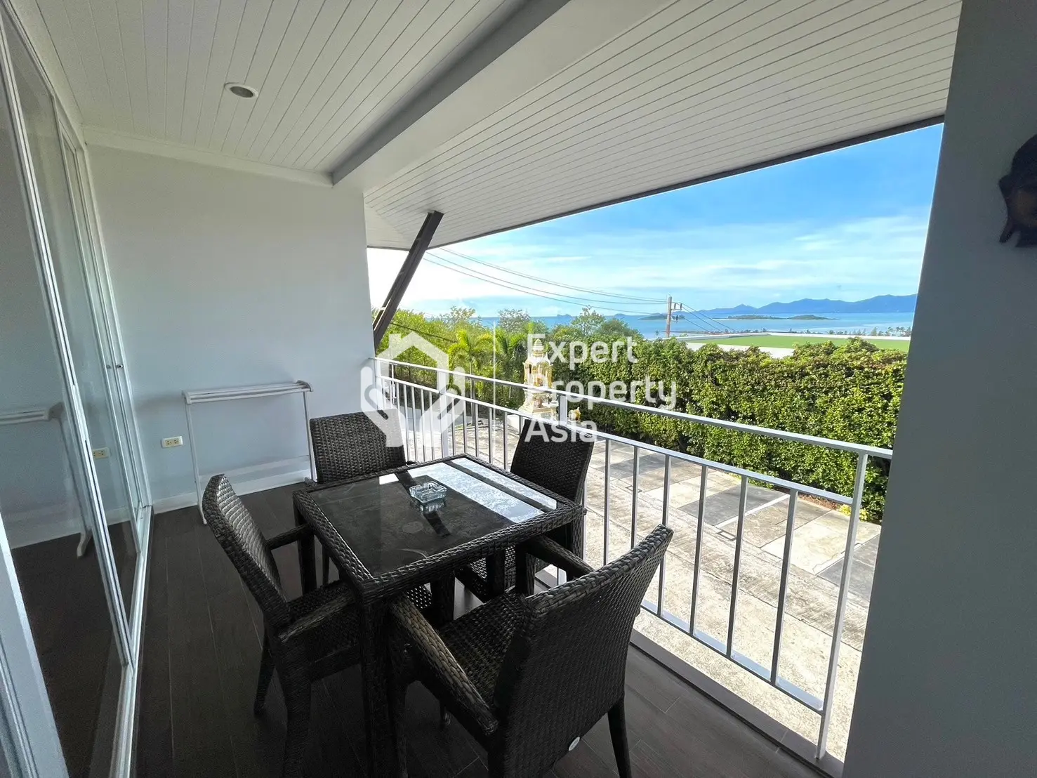 Superbe condo d'une chambre avec vue imprenable sur la mer dans un emplacement privilégié à Choengmon