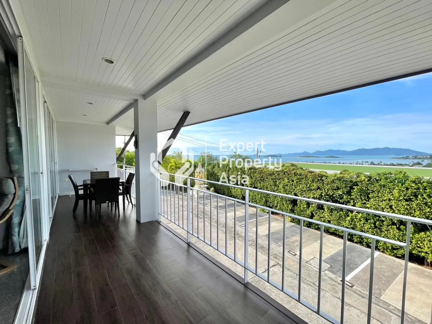 Superbe condo d'une chambre avec vue imprenable sur la mer dans un emplacement privilégié à Choengmon