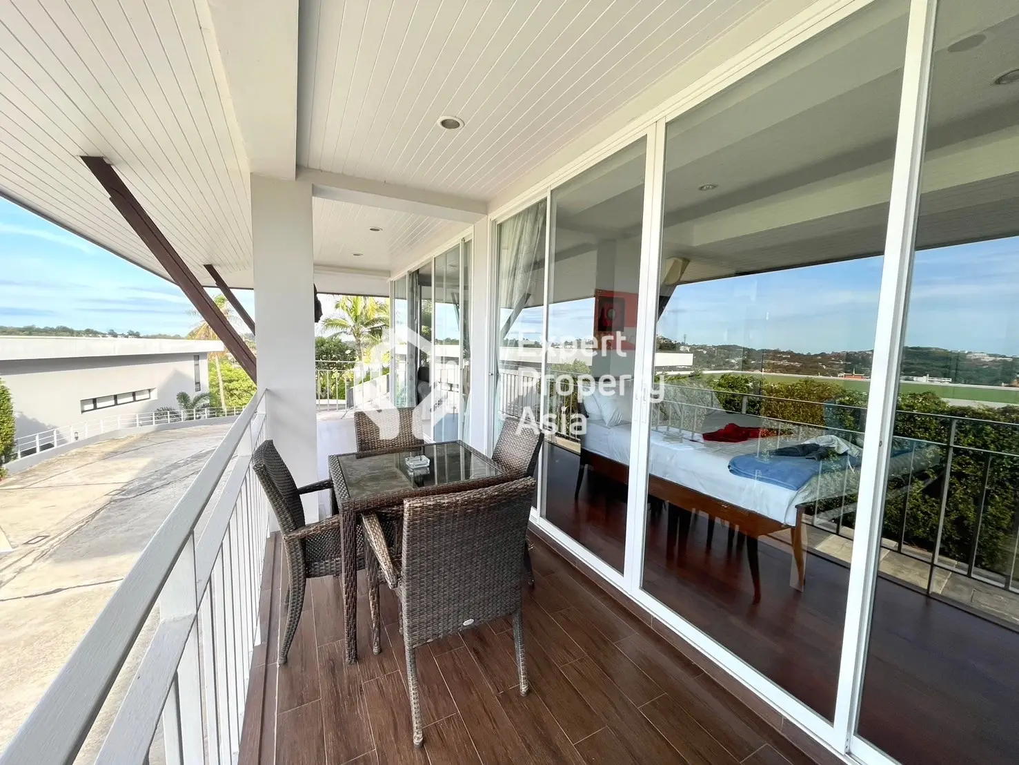 Superbe condo d'une chambre avec vue imprenable sur la mer dans un emplacement privilégié à Choengmon