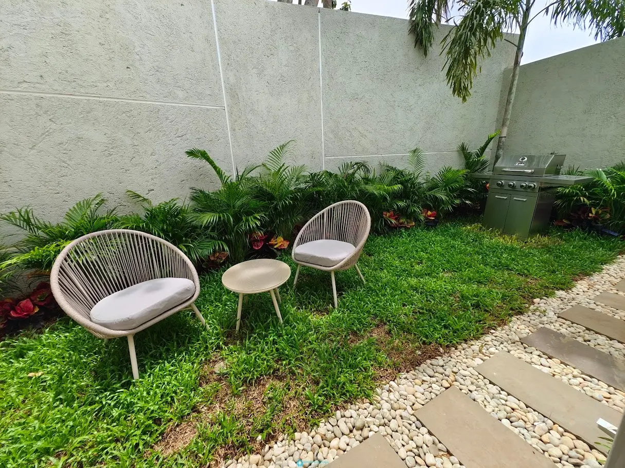 Modern 3-Bedroom Villa with Pool, Garden & Parking – Long-Term in Maenam