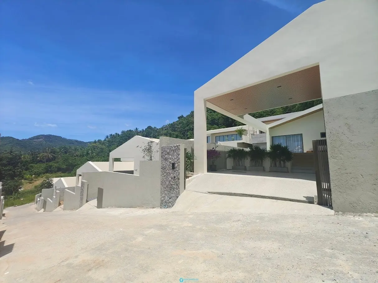 Modern 3-Bedroom Villa with Pool, Garden & Parking – Long-Term in Maenam