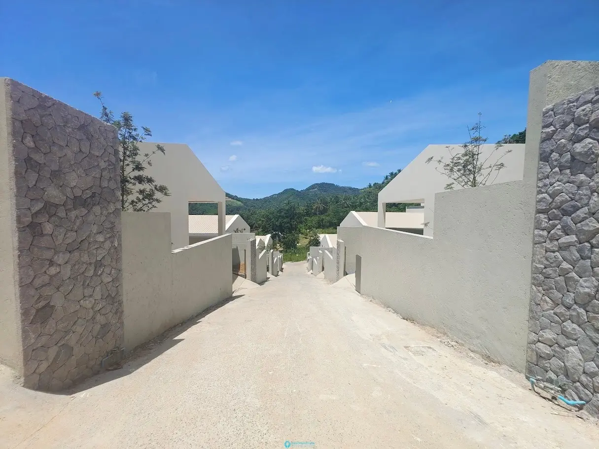 Modern 3-Bedroom Villa with Pool, Garden & Parking – Long-Term in Maenam