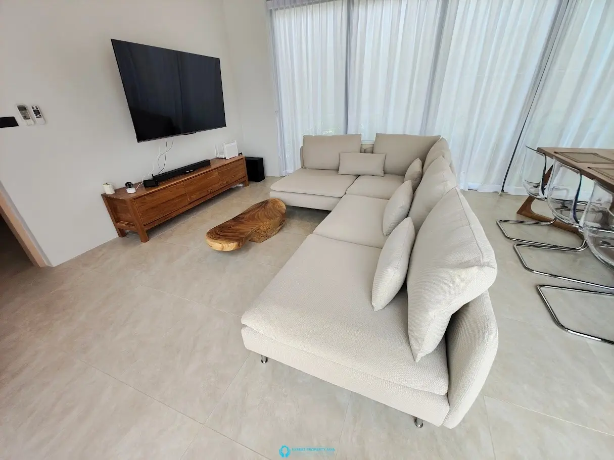 Modern 3-Bedroom Villa with Pool, Garden & Parking – Long-Term in Maenam