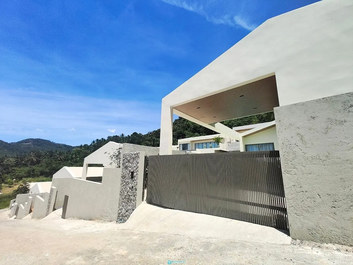 Modern 3-Bedroom Villa with Pool, Garden & Parking – Long-Term in Maenam