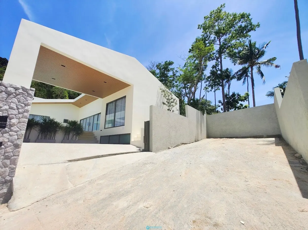 Modern 3-Bedroom Villa with Pool, Garden & Parking – Long-Term in Maenam