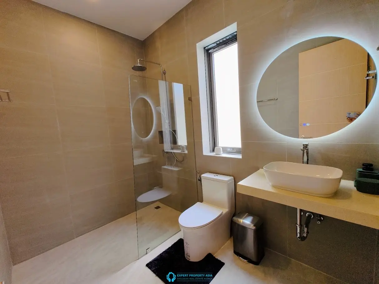 Modern 3-Bedroom Villa with Pool, Garden & Parking – Long-Term in Maenam