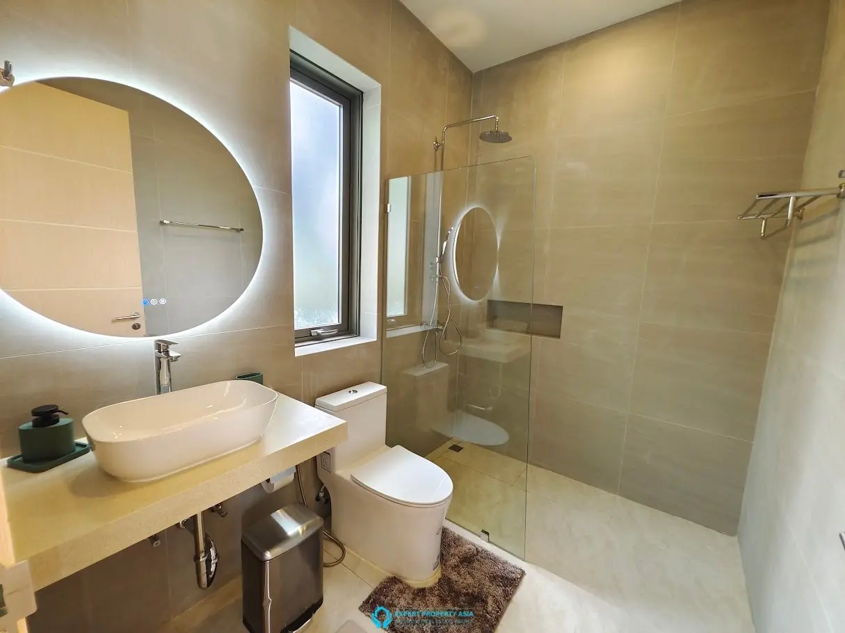 Modern 3-Bedroom Villa with Pool, Garden & Parking – Long-Term in Maenam