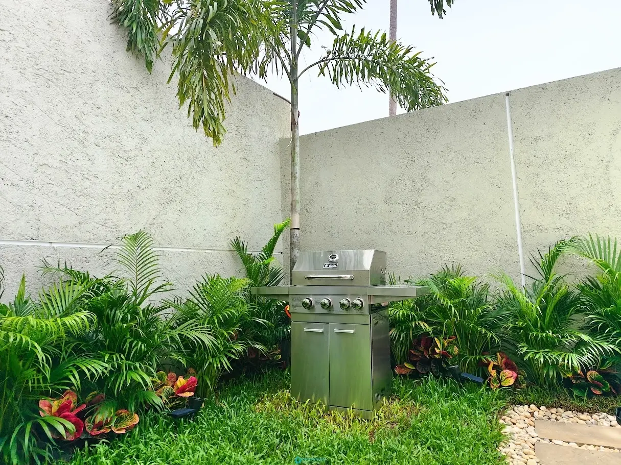 Modern 3-Bedroom Villa with Pool, Garden & Parking – Long-Term in Maenam