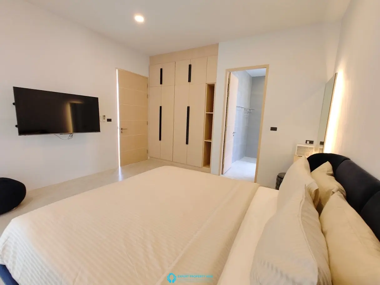 Modern 3-Bedroom Villa with Pool, Garden & Parking – Long-Term in Maenam