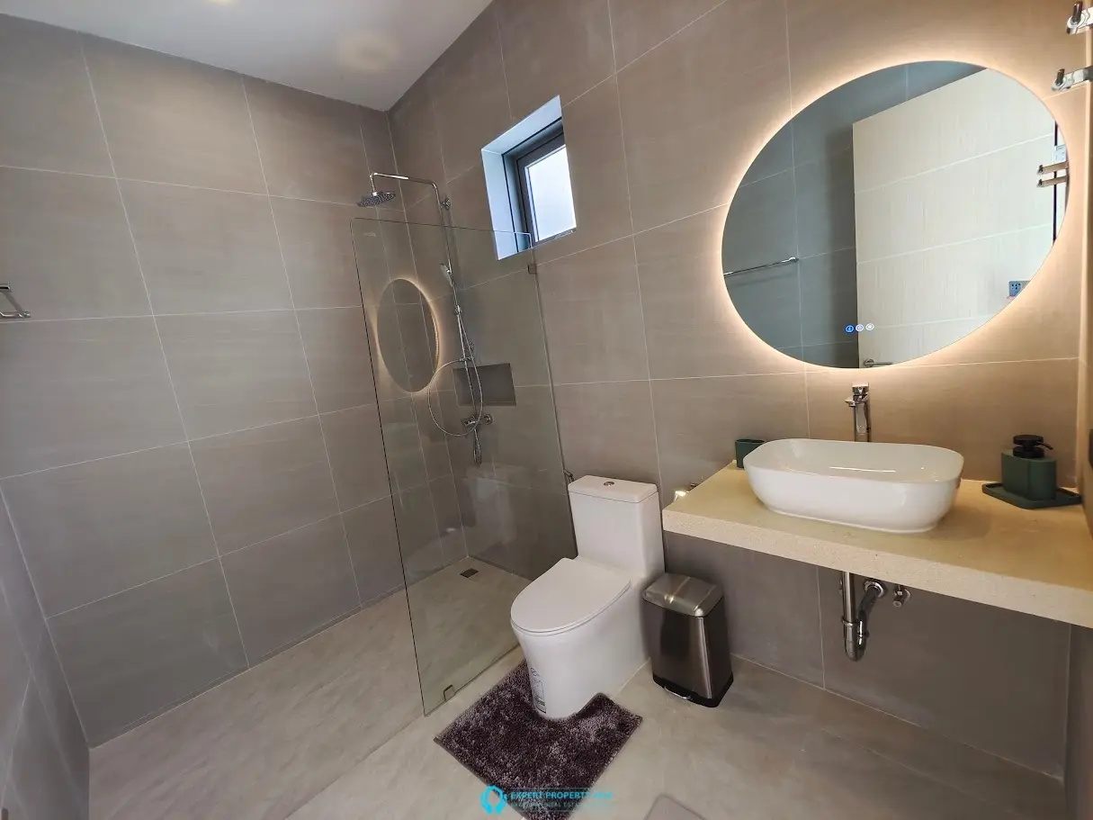 Modern 3-Bedroom Villa with Pool, Garden & Parking – Long-Term in Maenam