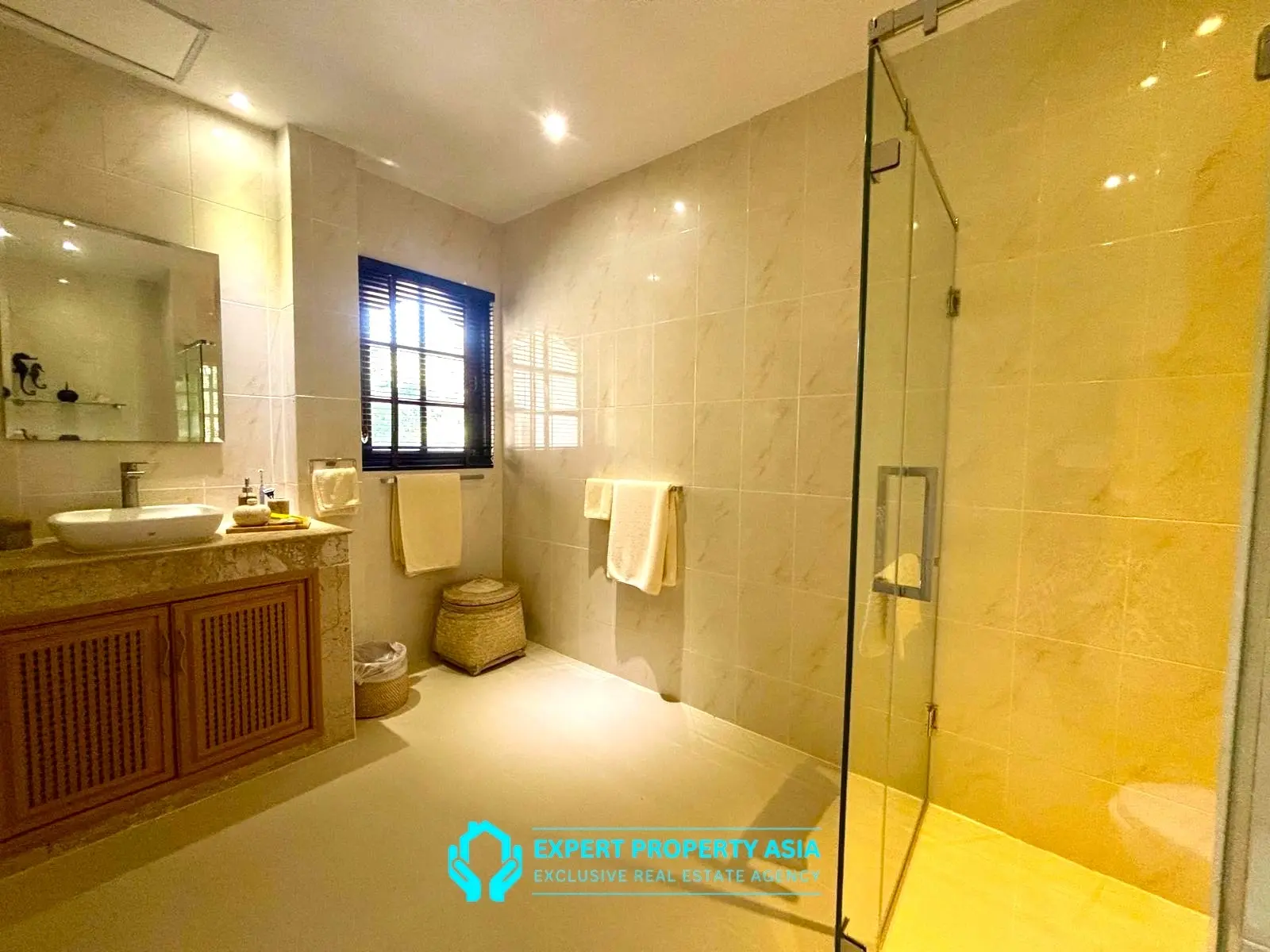 Traditional Thai-Style 4-Bedroom Villa with Private Pool, Bophut