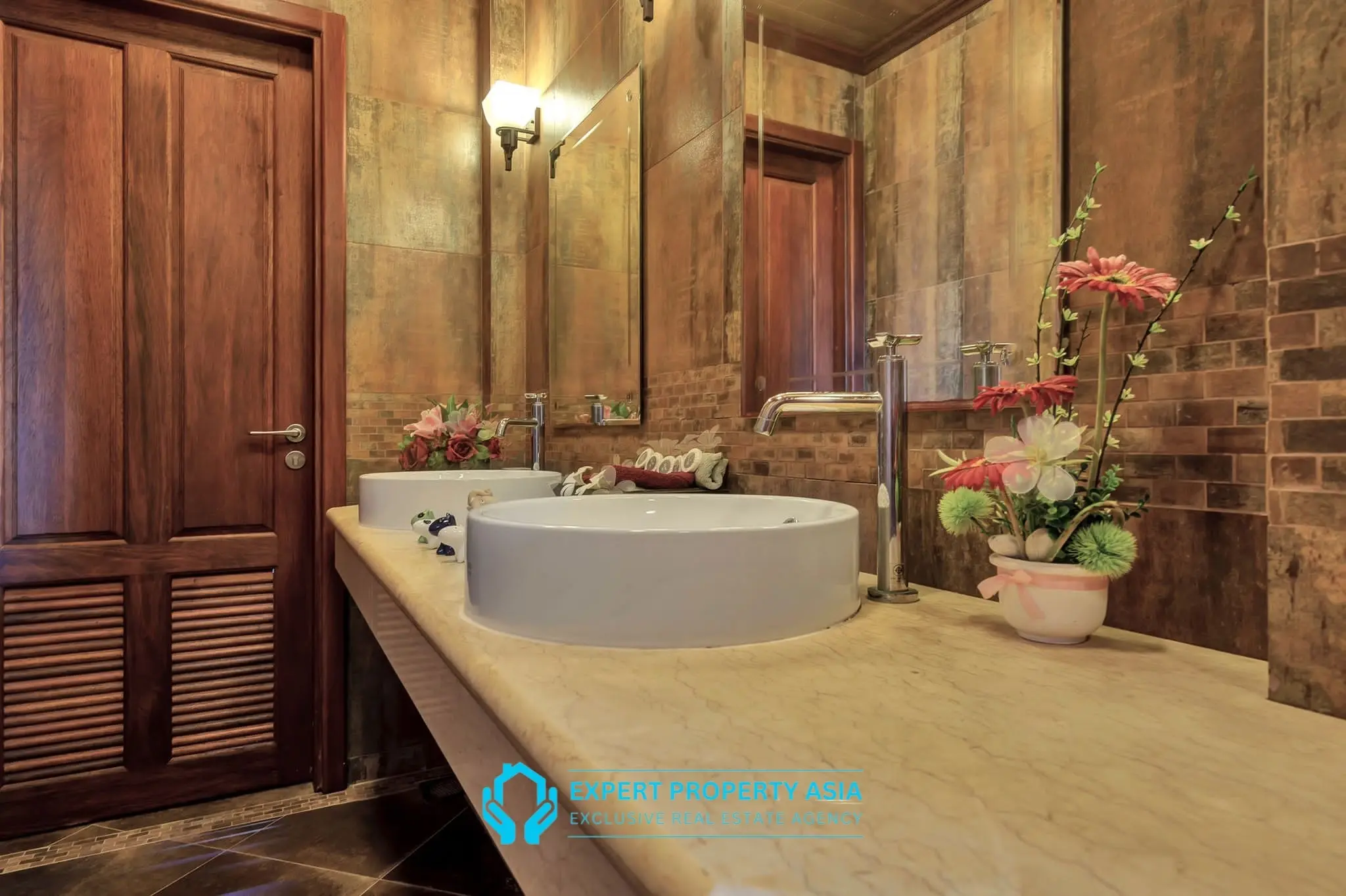 Exclusive 5-Bedroom Sea View Villa with Private Pool – Available for Long-Term Rent