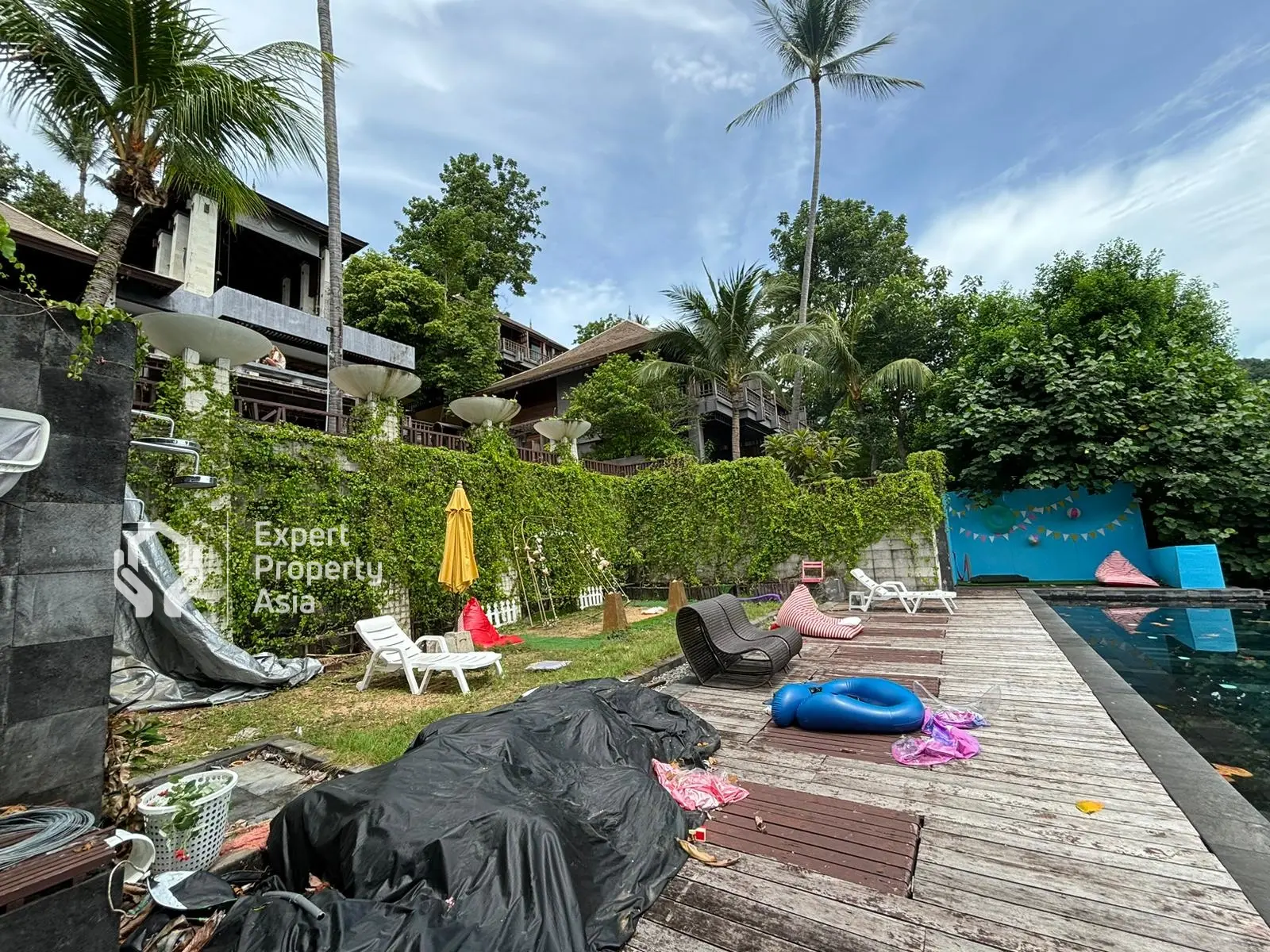 "Hôtel en Bord de Mer à Vendre à Chaweng Noi, Koh Samui – Lieu d'Événements, Villas et Rendements d'Investissement Solides"