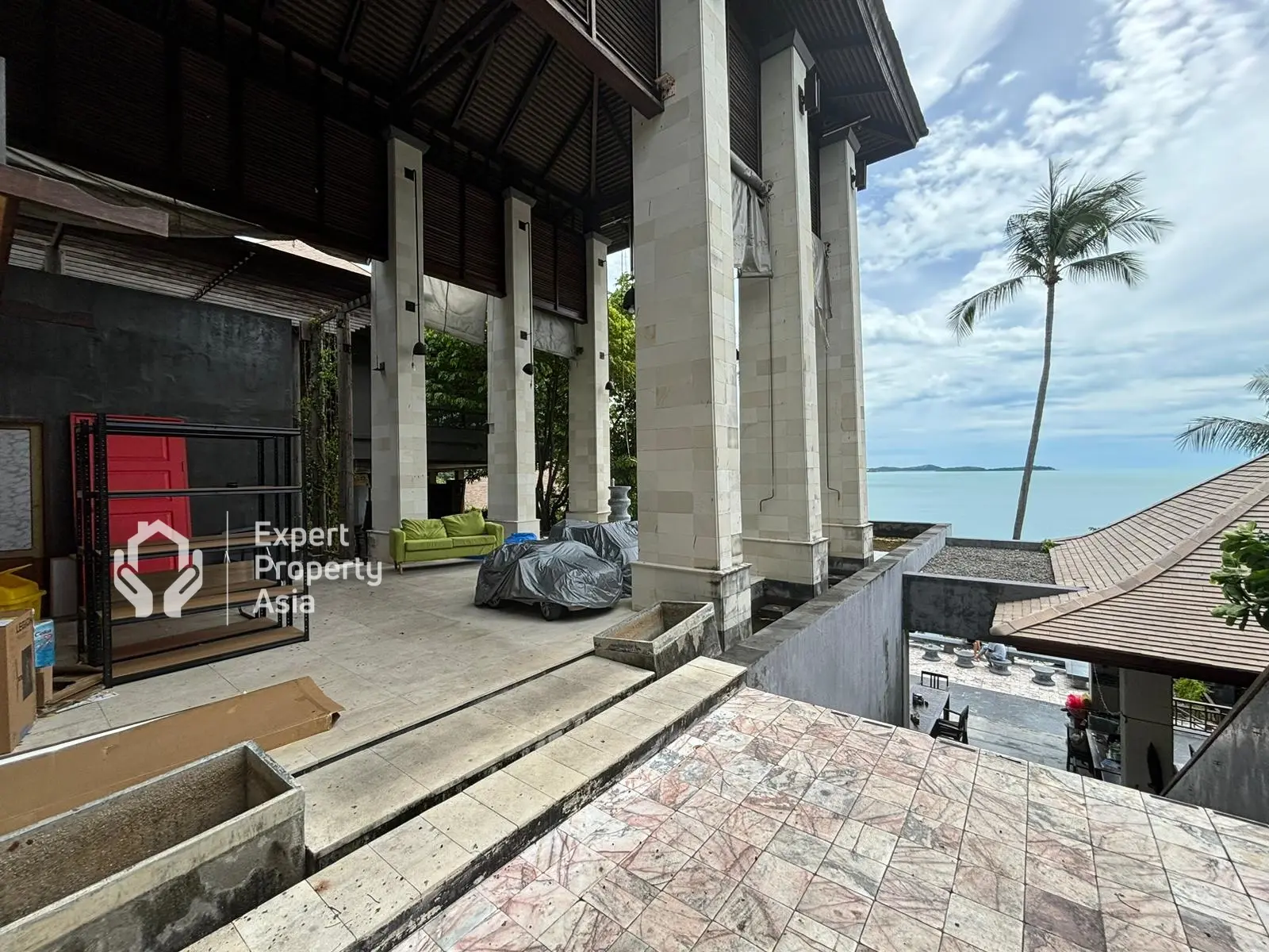 "Hôtel en Bord de Mer à Vendre à Chaweng Noi, Koh Samui – Lieu d'Événements, Villas et Rendements d'Investissement Solides"