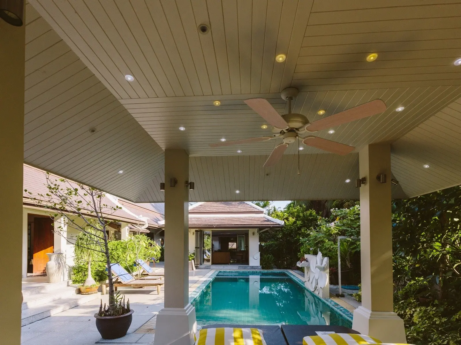 Urgent Vente 5BR – Villa de Luxe Entièrement Meublée avec Piscine à Bangkao Koh Samui Pleine Propriété