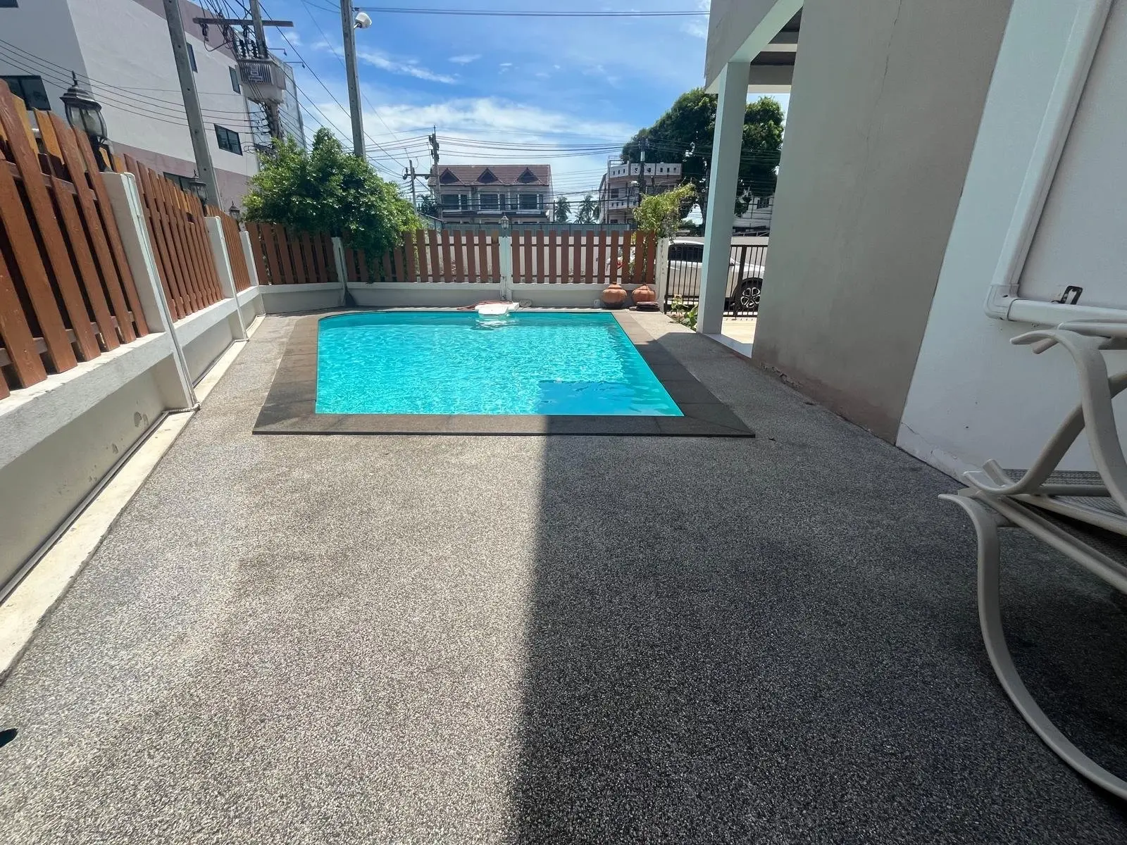 Alerte Propriété Chaude ! Maison à 2 étages avec piscine et 2 chambres à Maenam Koh Samui