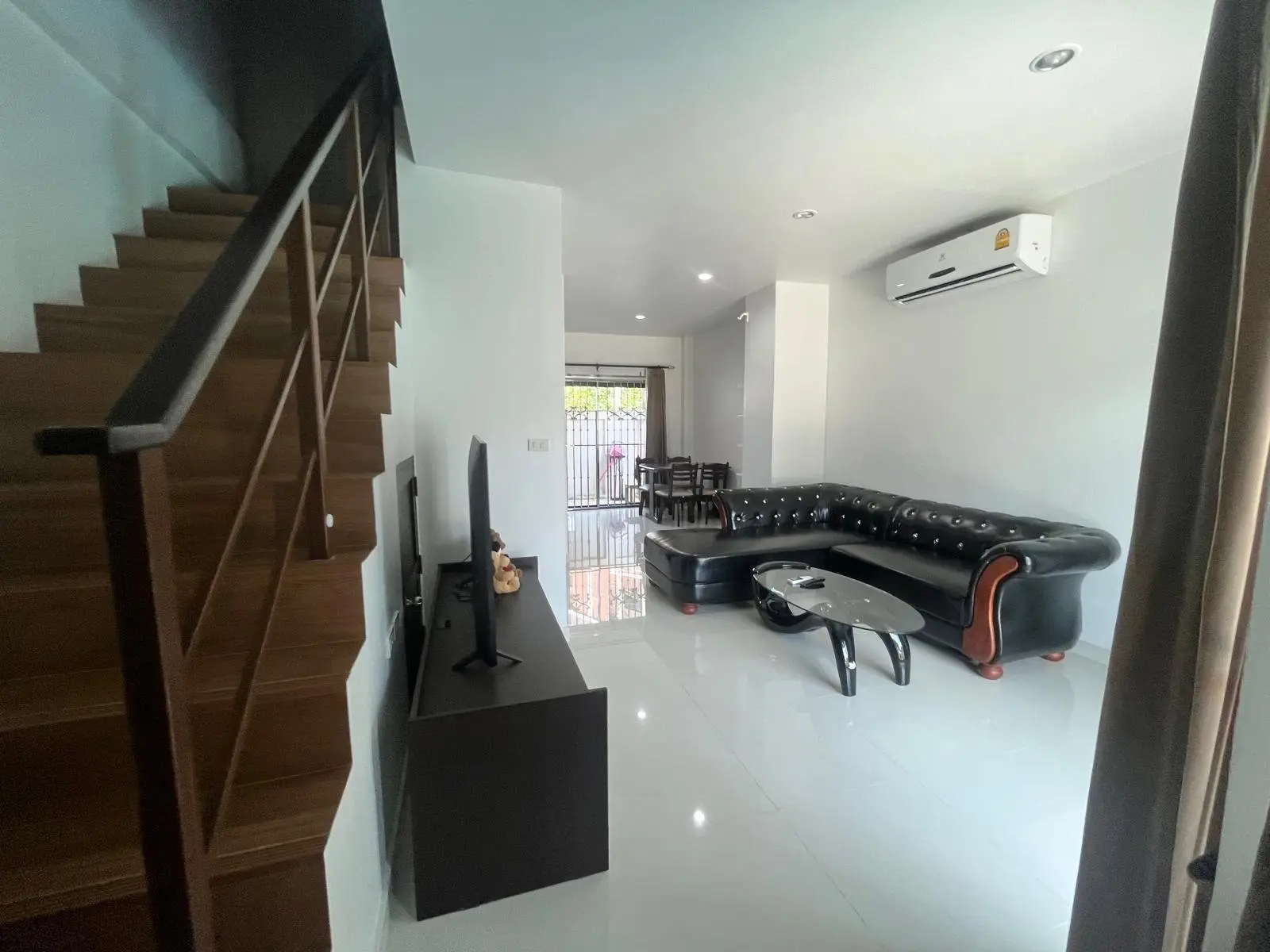 Alerte Propriété Chaude ! Maison à 2 étages avec piscine et 2 chambres à Maenam Koh Samui