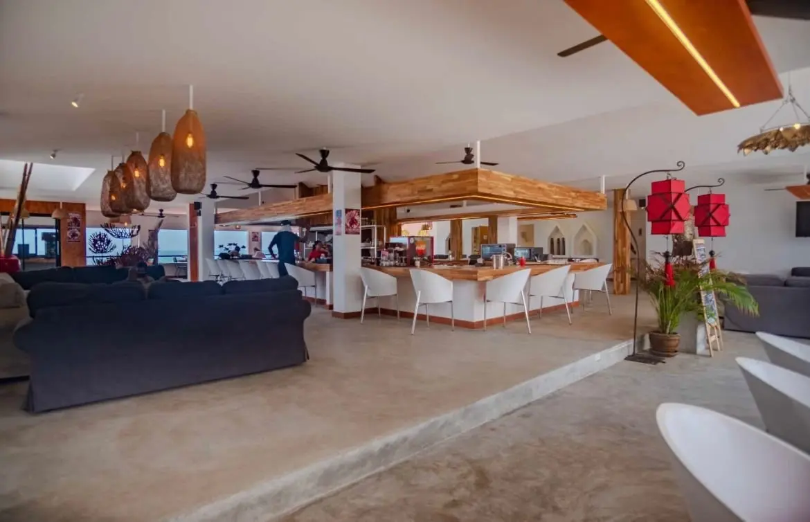 "3BR Oceanfront Charm: Exclusive Beach Club &amp; Restaurant in Lamai, Koh Samui" "LEASE "