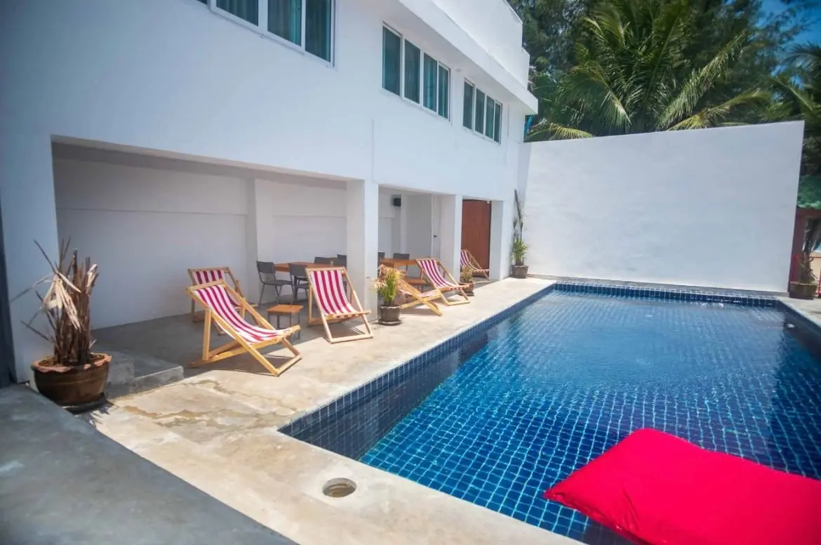 "3BR Oceanfront Charm: Exclusive Beach Club &amp; Restaurant in Lamai, Koh Samui" "LEASE "