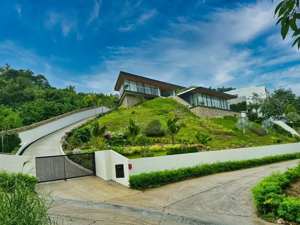 Luxury 3-Bedroom Villa with Stunning Views and Modern Amenities in Bophut, Koh Samui