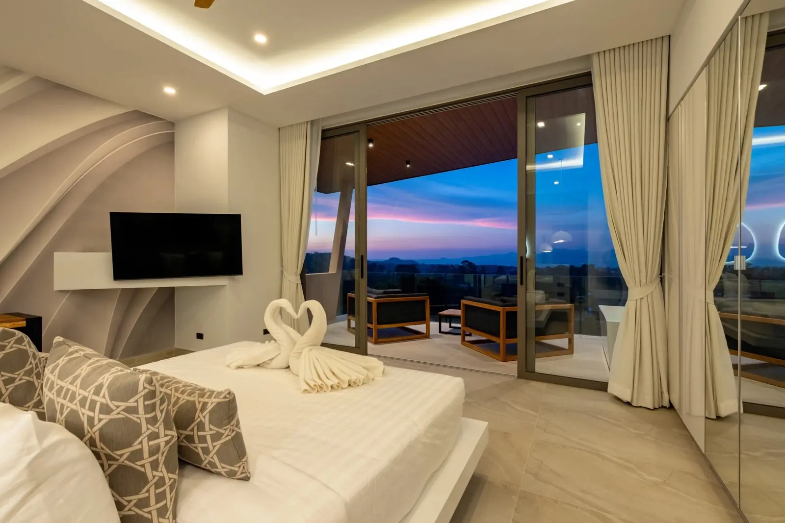 "4 Bedrooms Seaview Villa in Bophut Koh Samui"