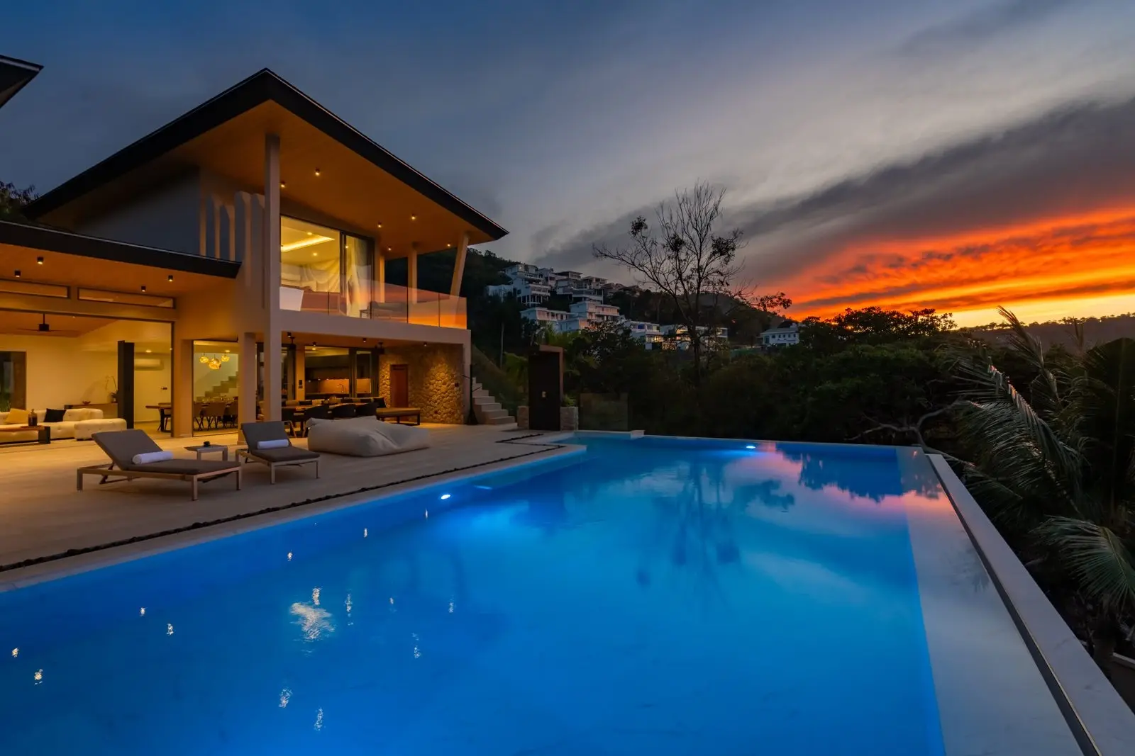 "4 Bedrooms Seaview Villa in Bophut Koh Samui"