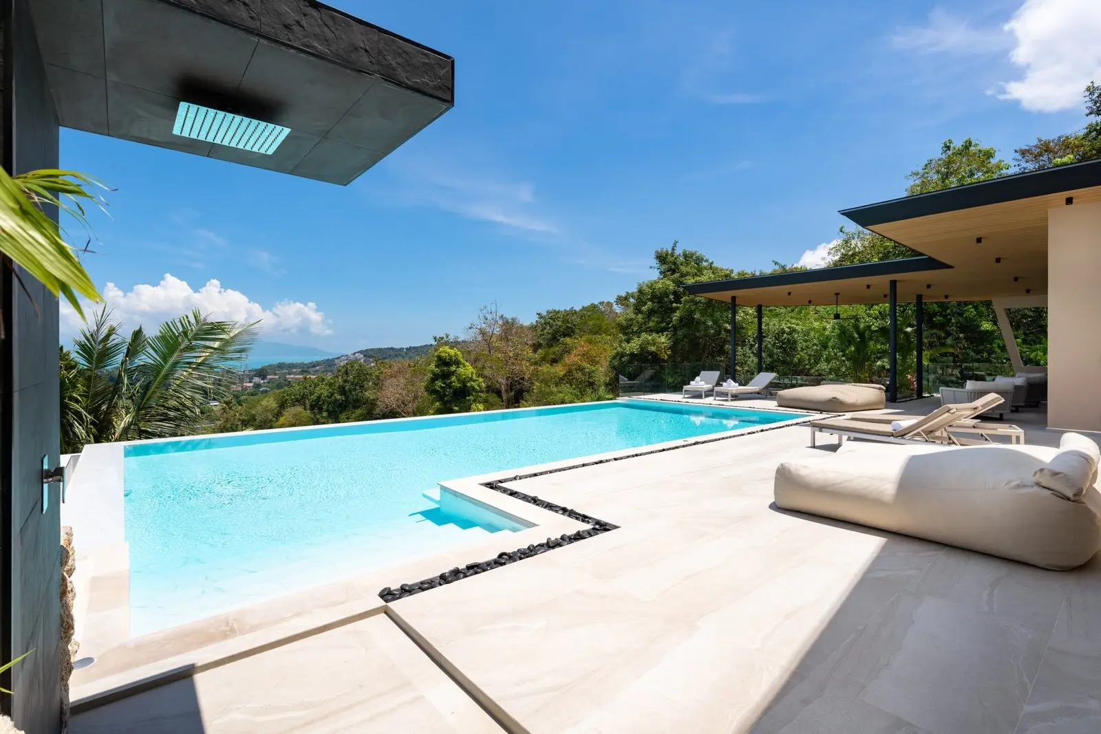 "4 Bedrooms Seaview Villa in Bophut Koh Samui"