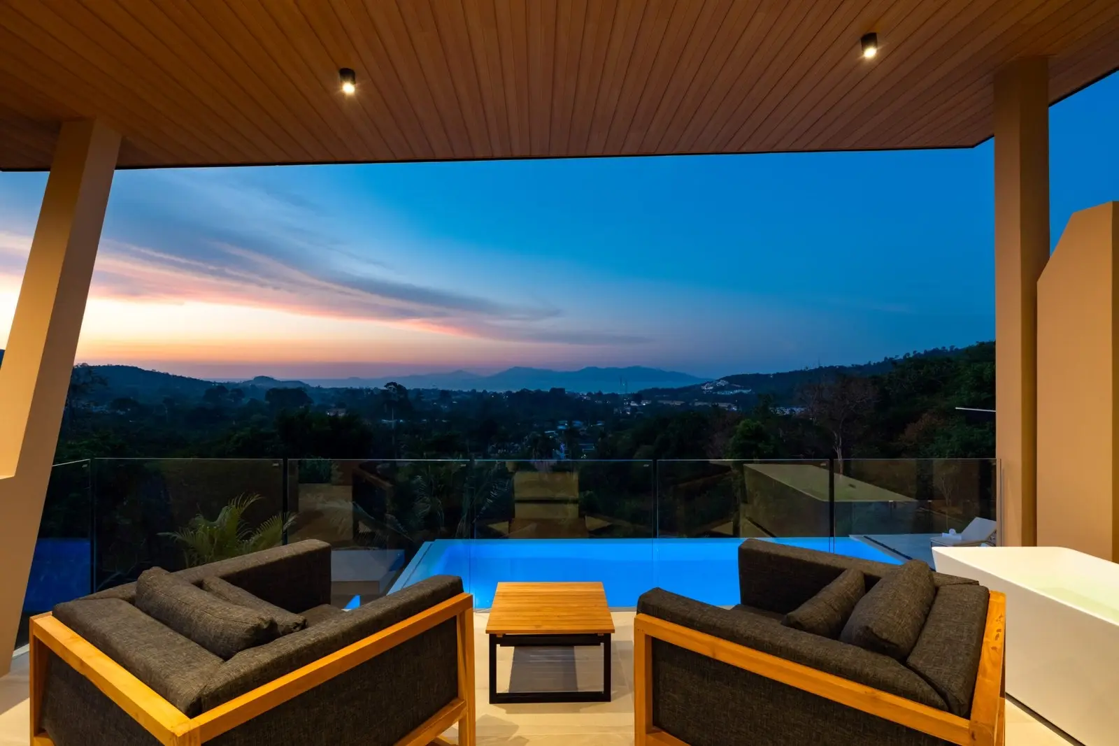 "4 Bedrooms Seaview Villa in Bophut Koh Samui"