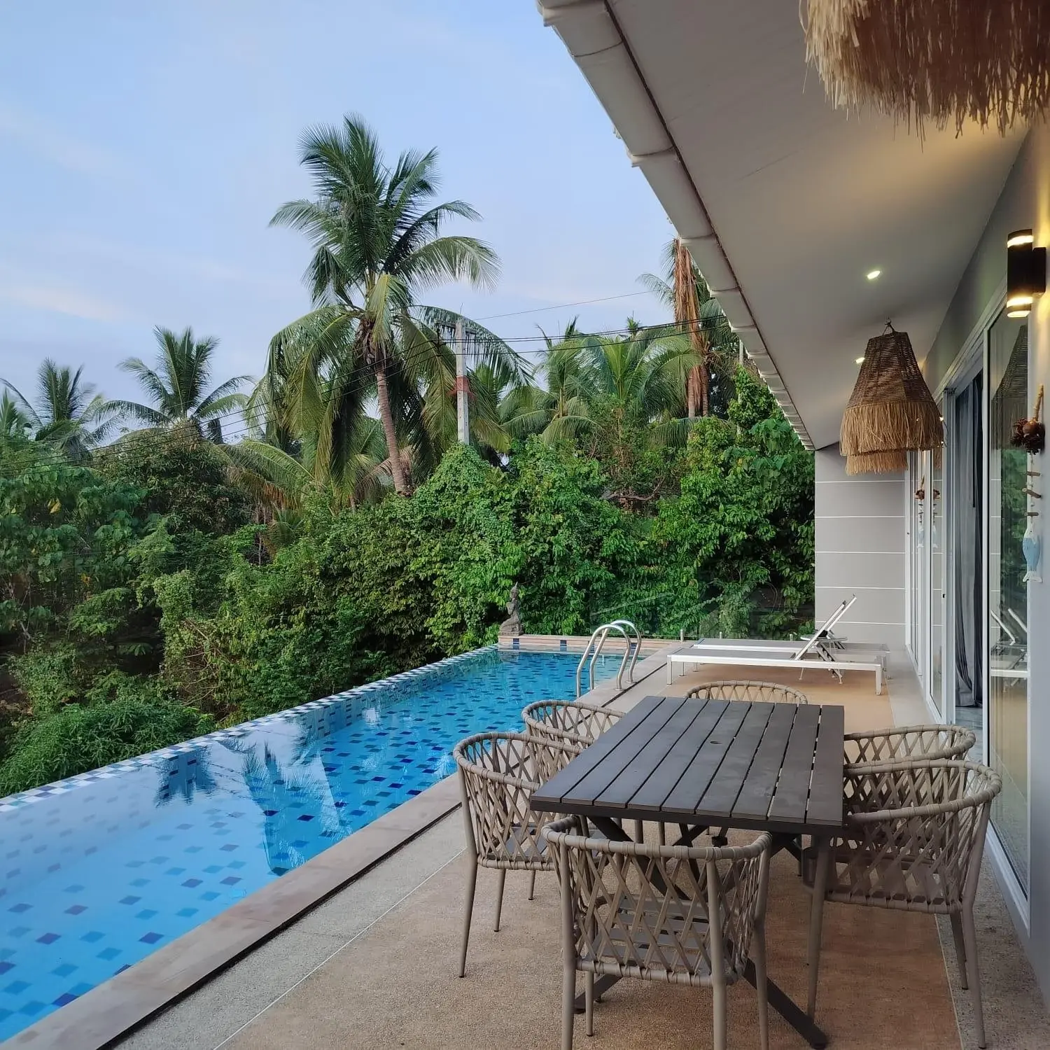 Villa de 5 chambres avec piscine près de la plage de Maenam, Koh Samui À VENDRE