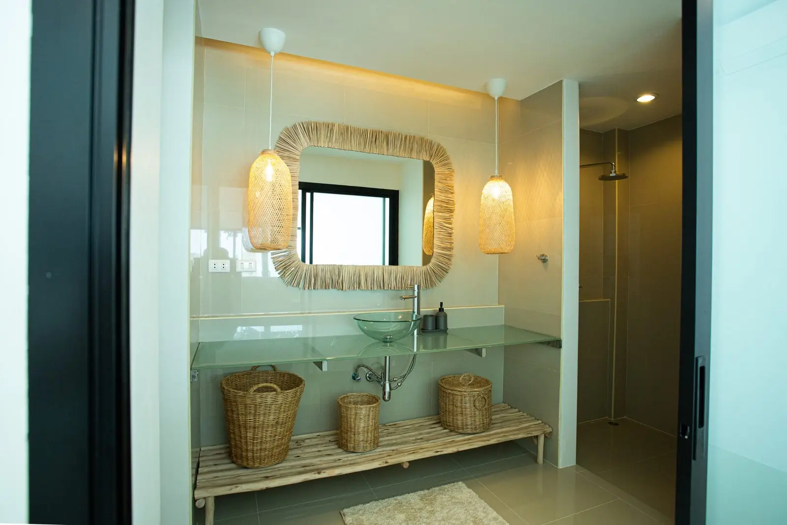 5-Bedrooms Villa: Best Location in Chaweng Koh Samui" " SALE"