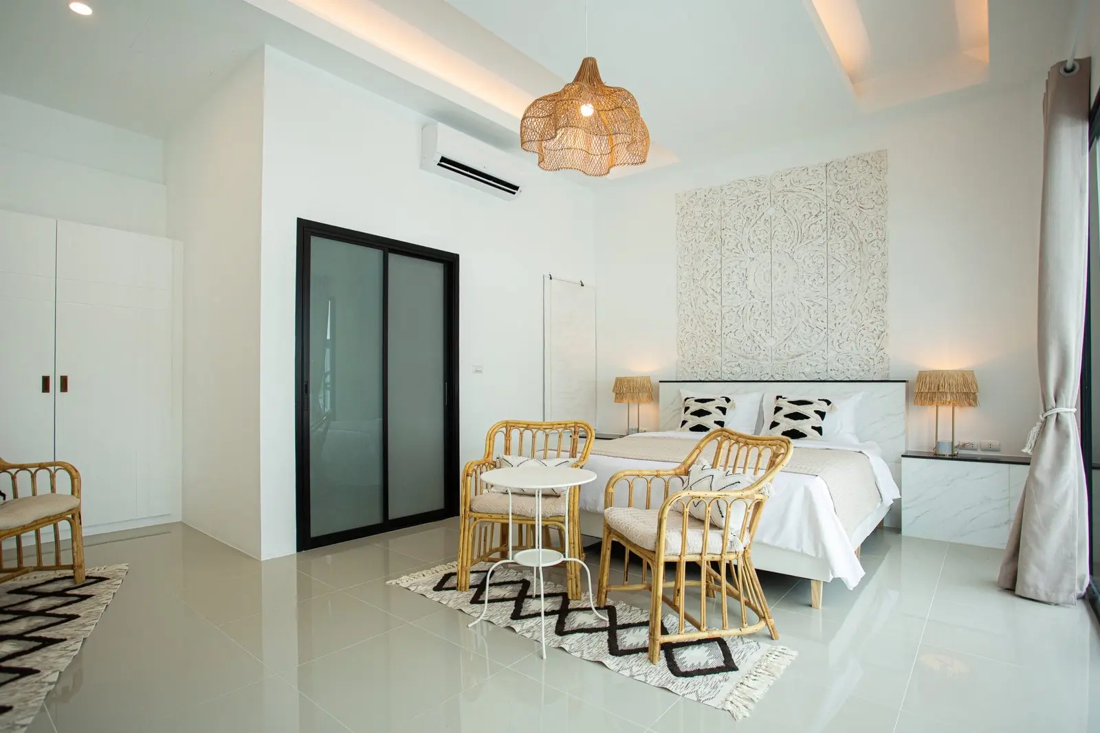 5-Bedrooms Villa: Best Location in Chaweng Koh Samui" " SALE"