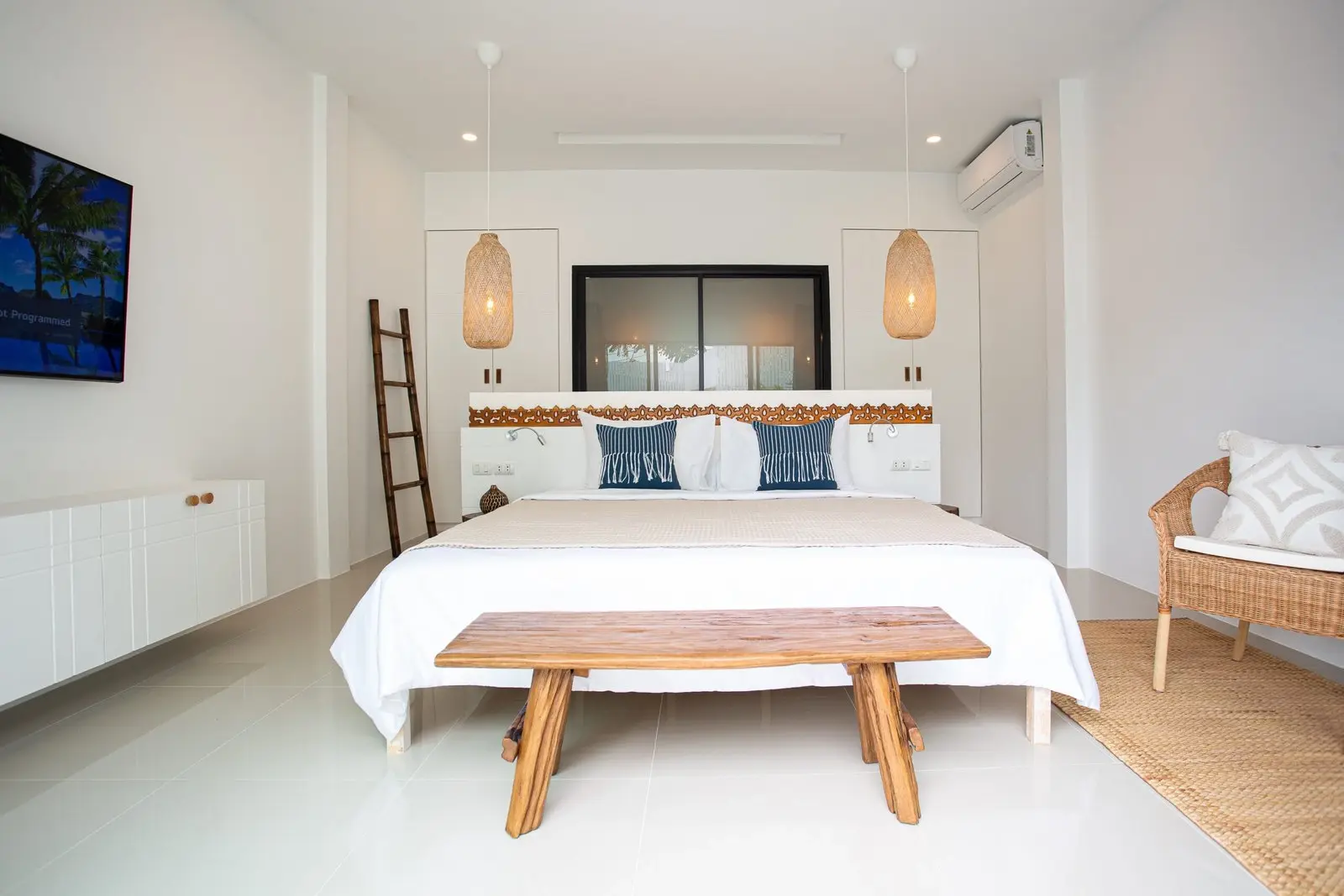 5-Bedrooms Villa: Best Location in Chaweng Koh Samui" " SALE"