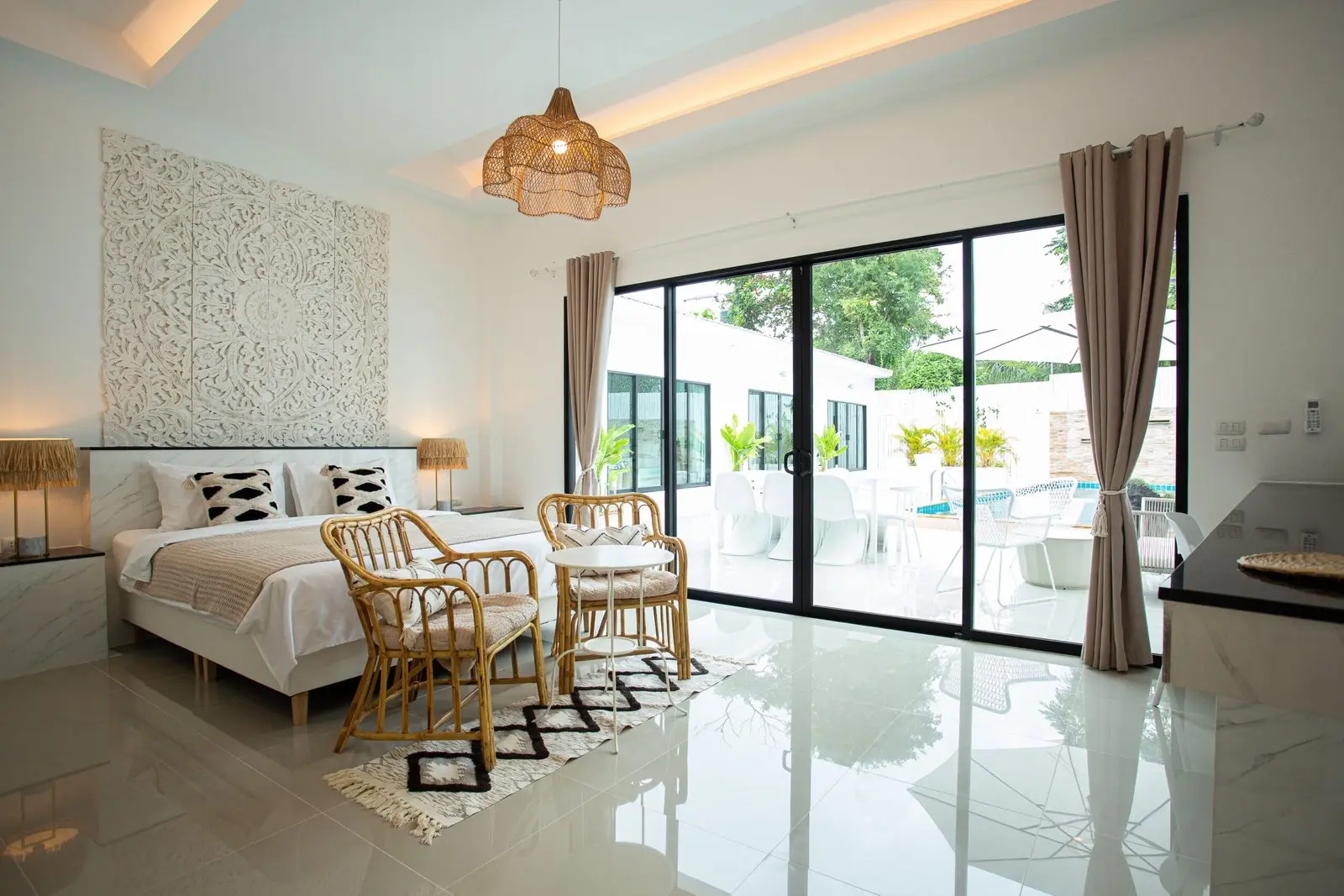 5-Bedrooms Villa: Best Location in Chaweng Koh Samui" " SALE"