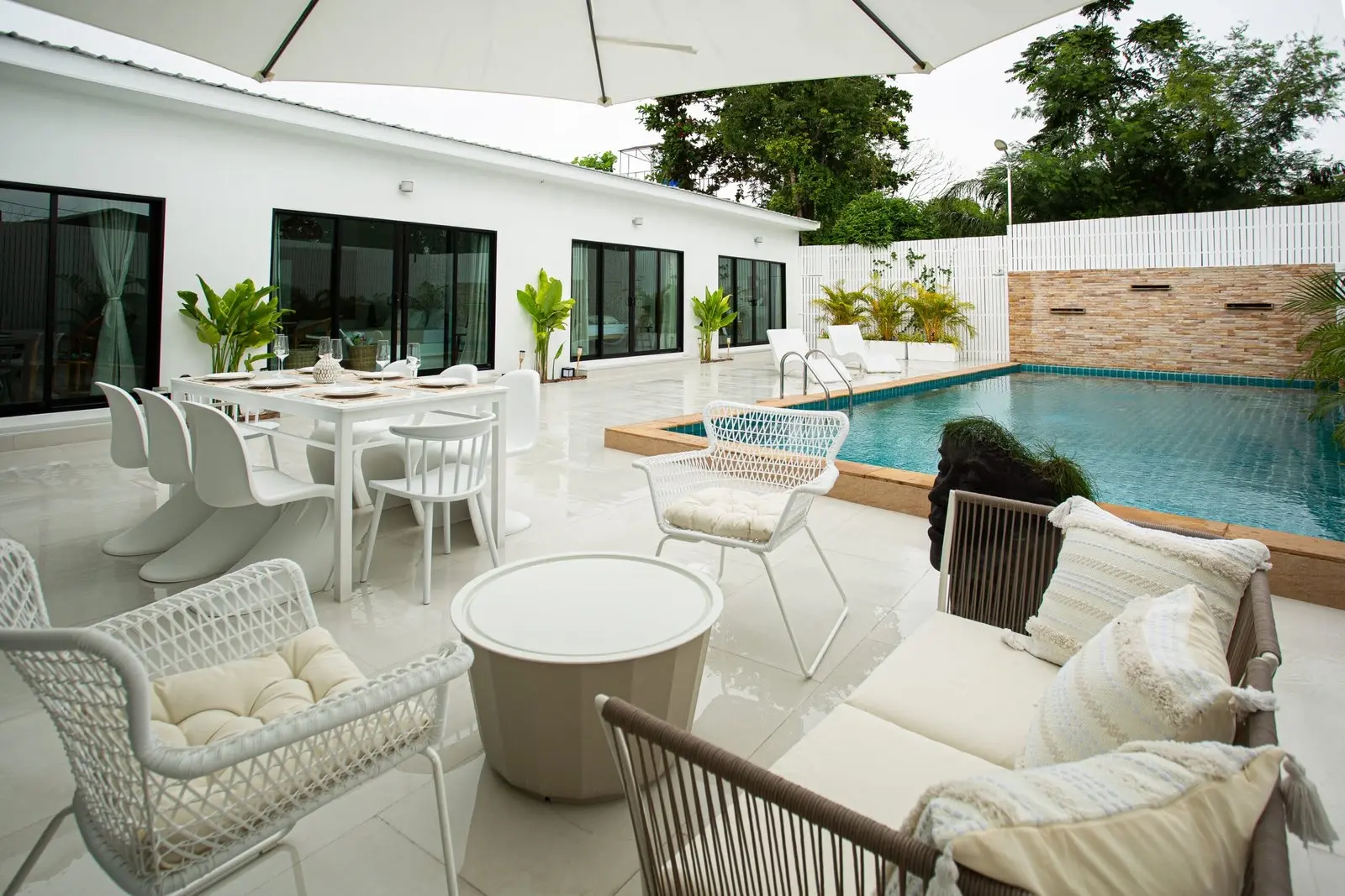 5-Bedrooms Villa: Best Location in Chaweng Koh Samui" " SALE"