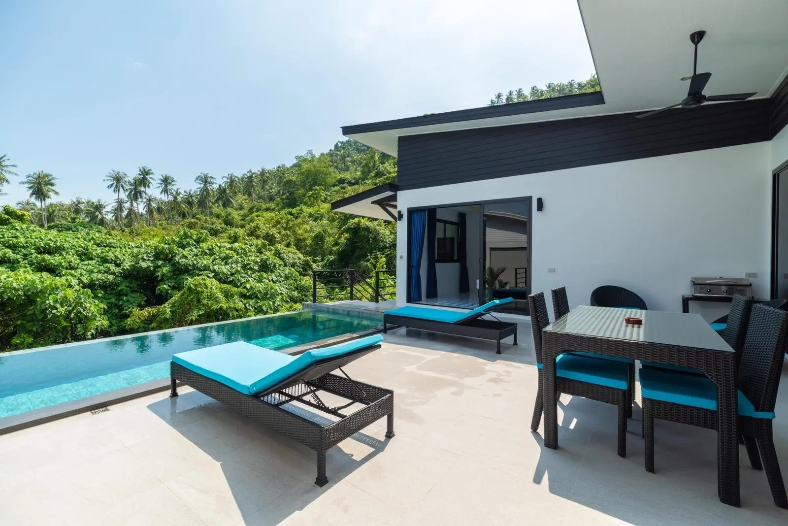 Villa de 4 chambres avec piscine à 5 minutes du centre-ville à Lamai Koh Samui À VENDRE