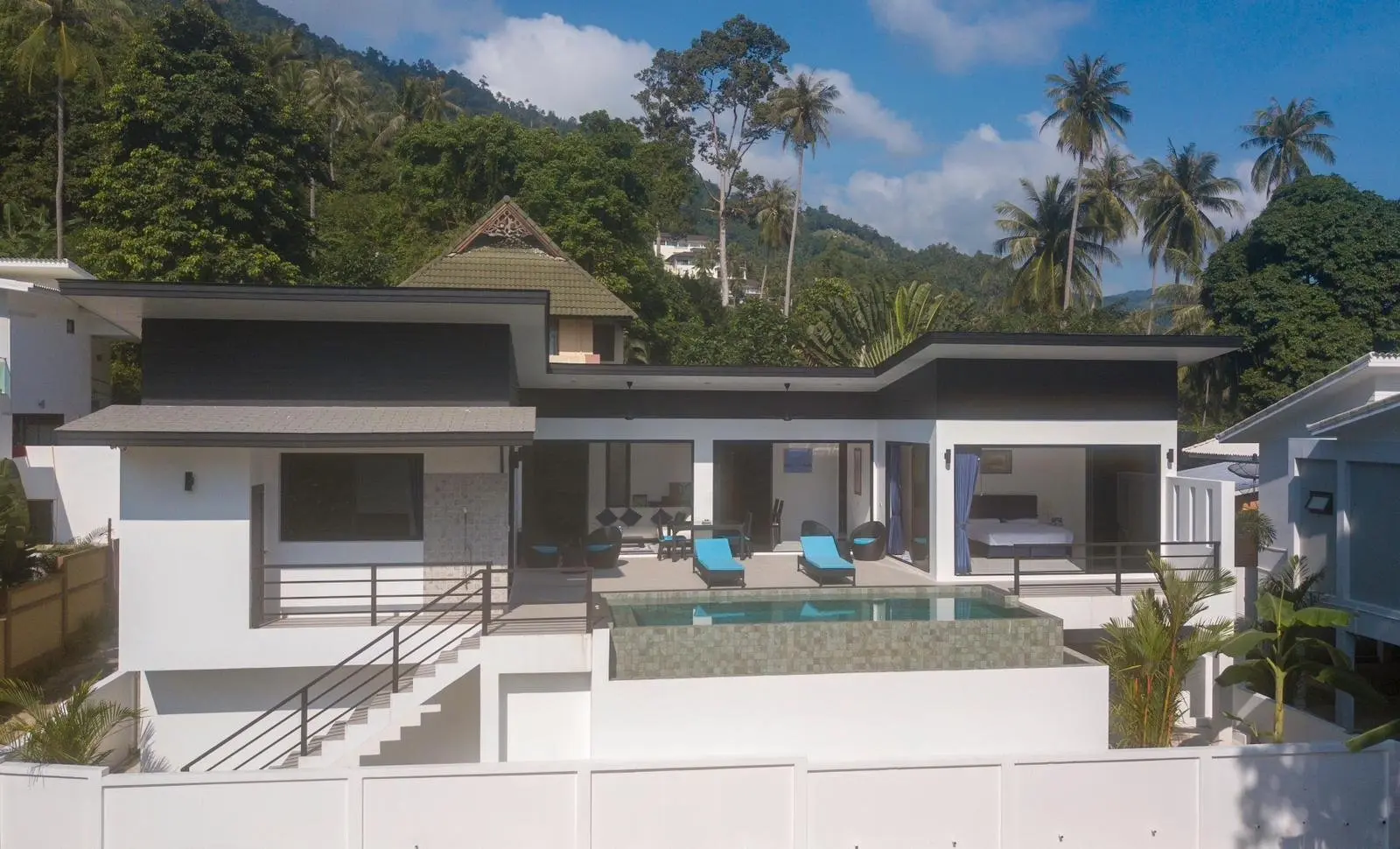 Villa de 4 chambres avec piscine à 5 minutes du centre-ville à Lamai Koh Samui À VENDRE