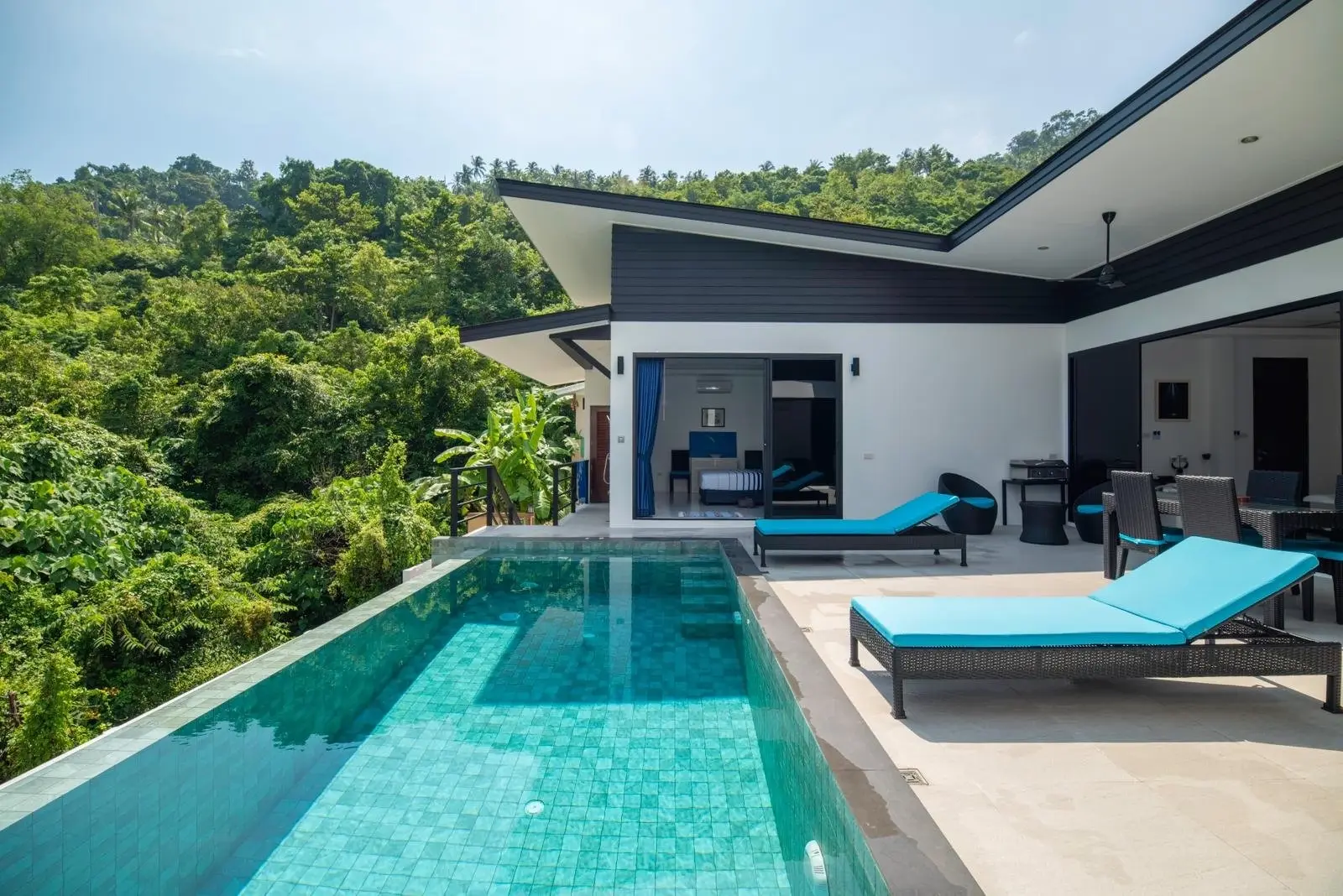 Villa de 4 chambres avec piscine à 5 minutes du centre-ville à Lamai Koh Samui À VENDRE