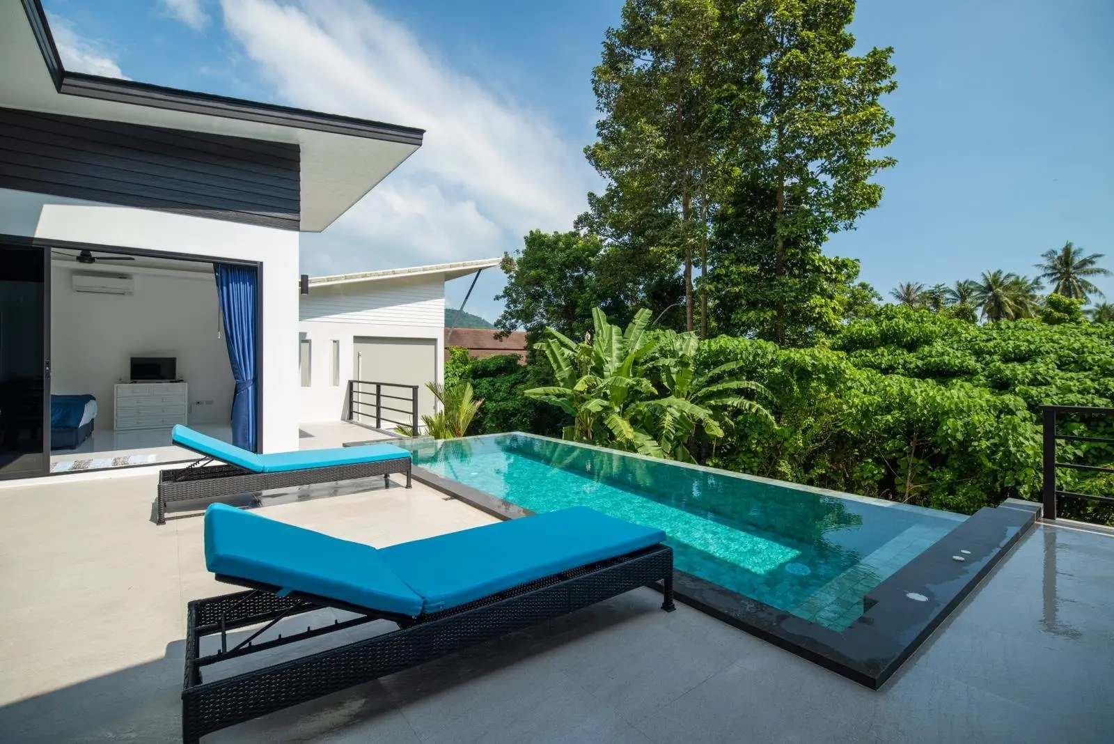 Villa de 4 chambres avec piscine à 5 minutes du centre-ville à Lamai Koh Samui À VENDRE