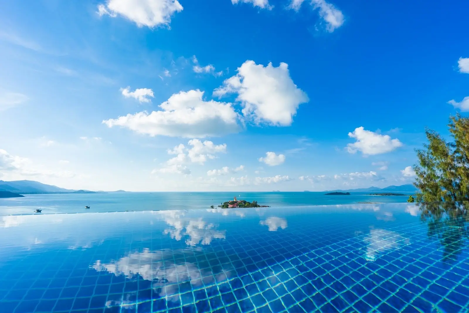 Villa B de 3 chambres avec 2 étages et piscine à débordement privée à Bangrak Koh Samui À LOUER