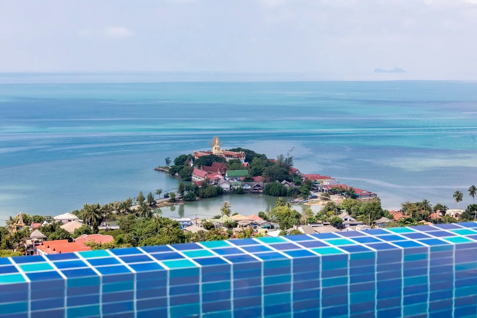 Villa B de 3 chambres avec 2 étages et piscine à débordement privée à Bangrak Koh Samui À LOUER