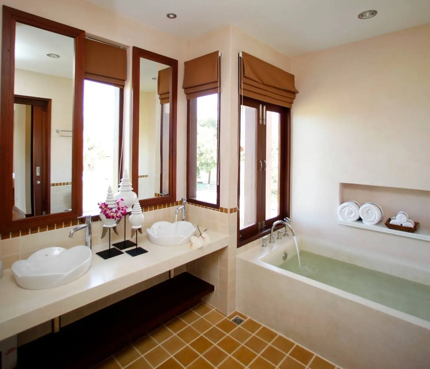 5-Bedrooms Beachside Villa Plai Laem, Koh Samui "RENT"