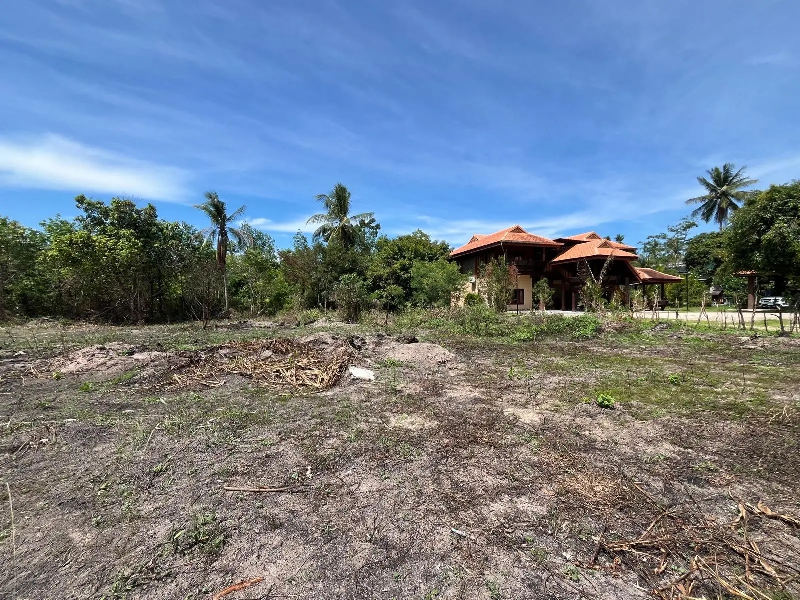 "Expansive Paradise: 1 Rai, 3 Ngan, and 25 Wah Land Parcel in Namuang, Koh Samui"