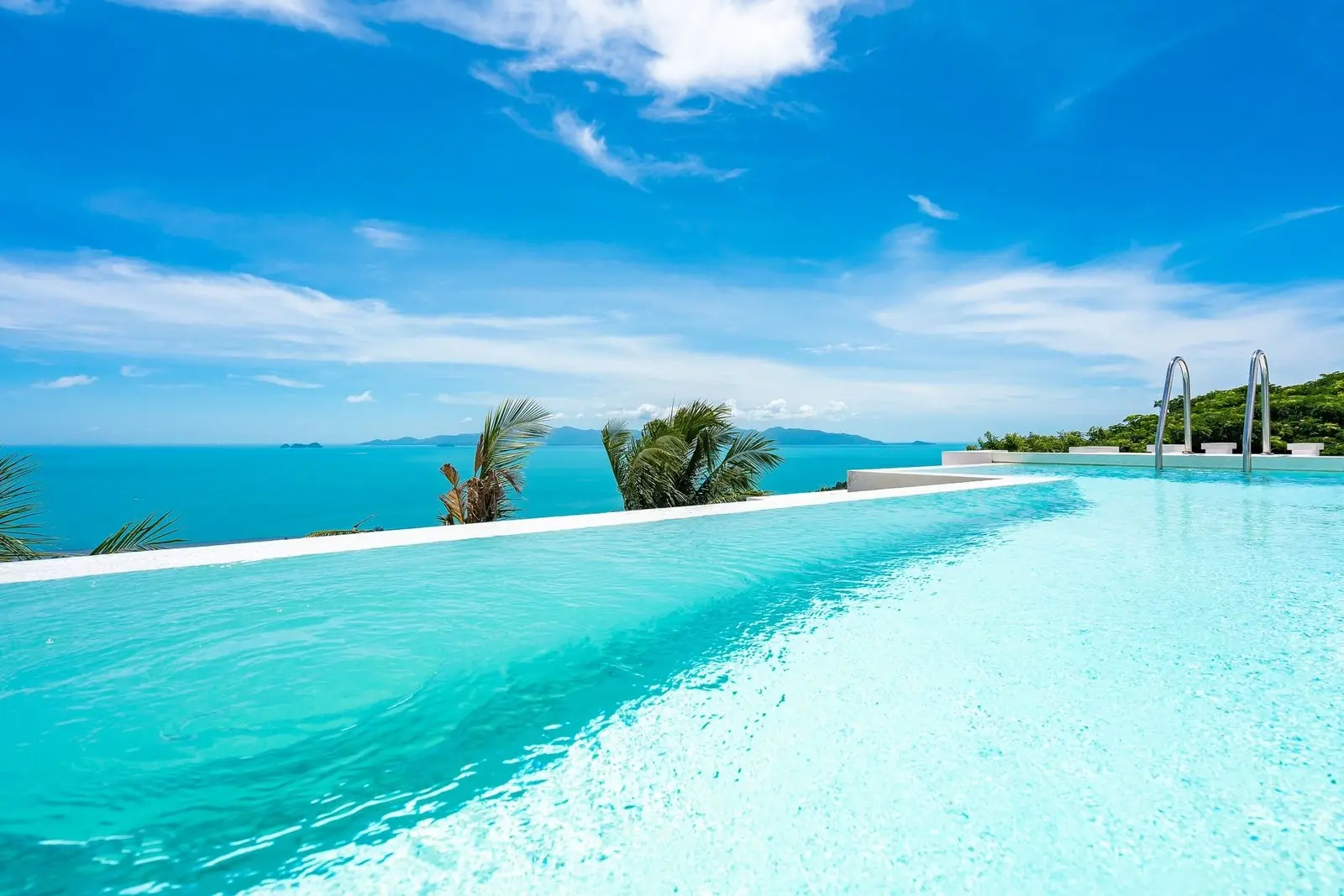 Découvrez un Luxe Inégalé : Villa Impériale de 3 Chambres avec Vue sur Mer à Louer à Bang Por LOUER